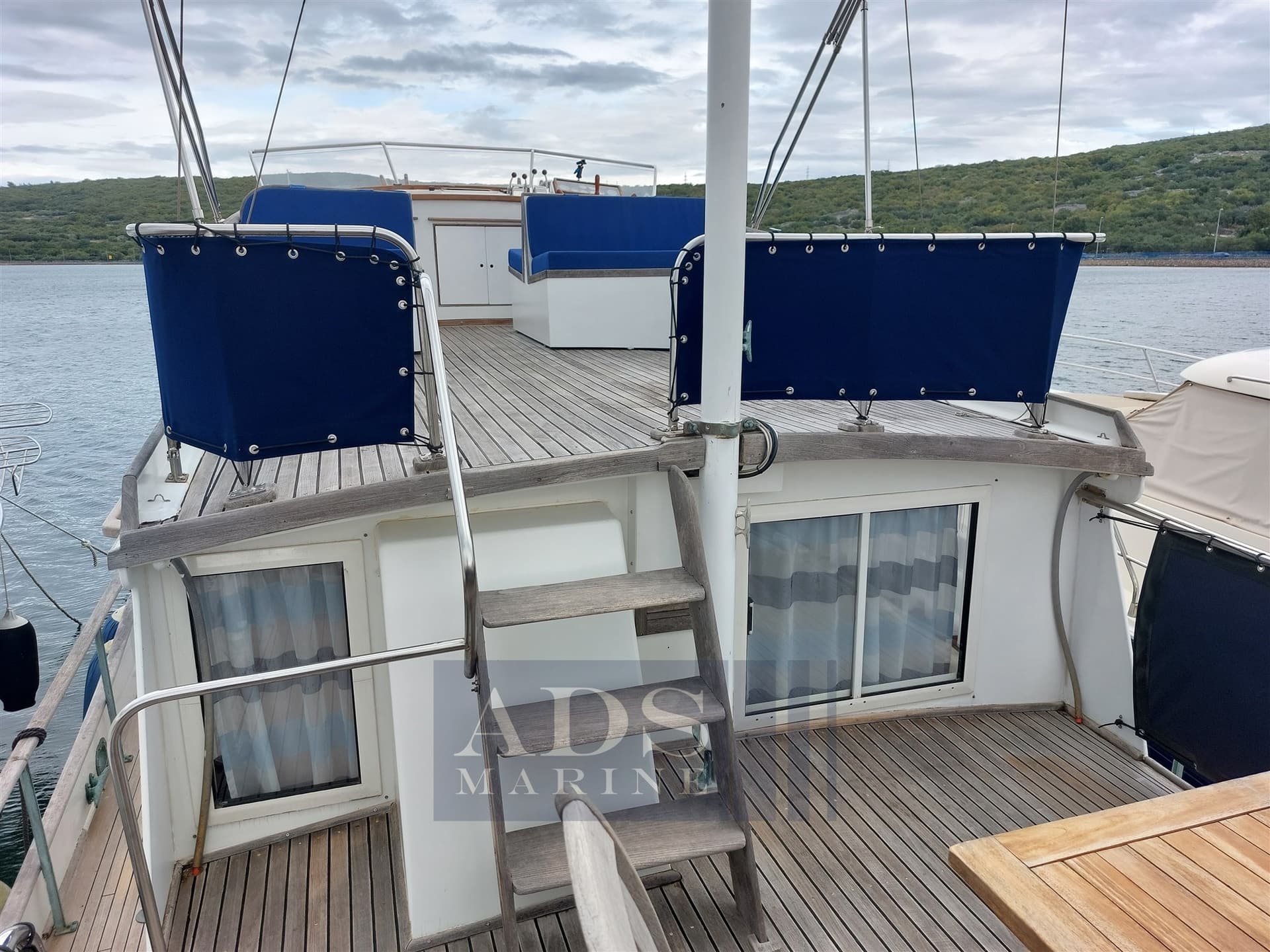 Grand Banks 42 - Deck View Grand Banks 42 - Deck View