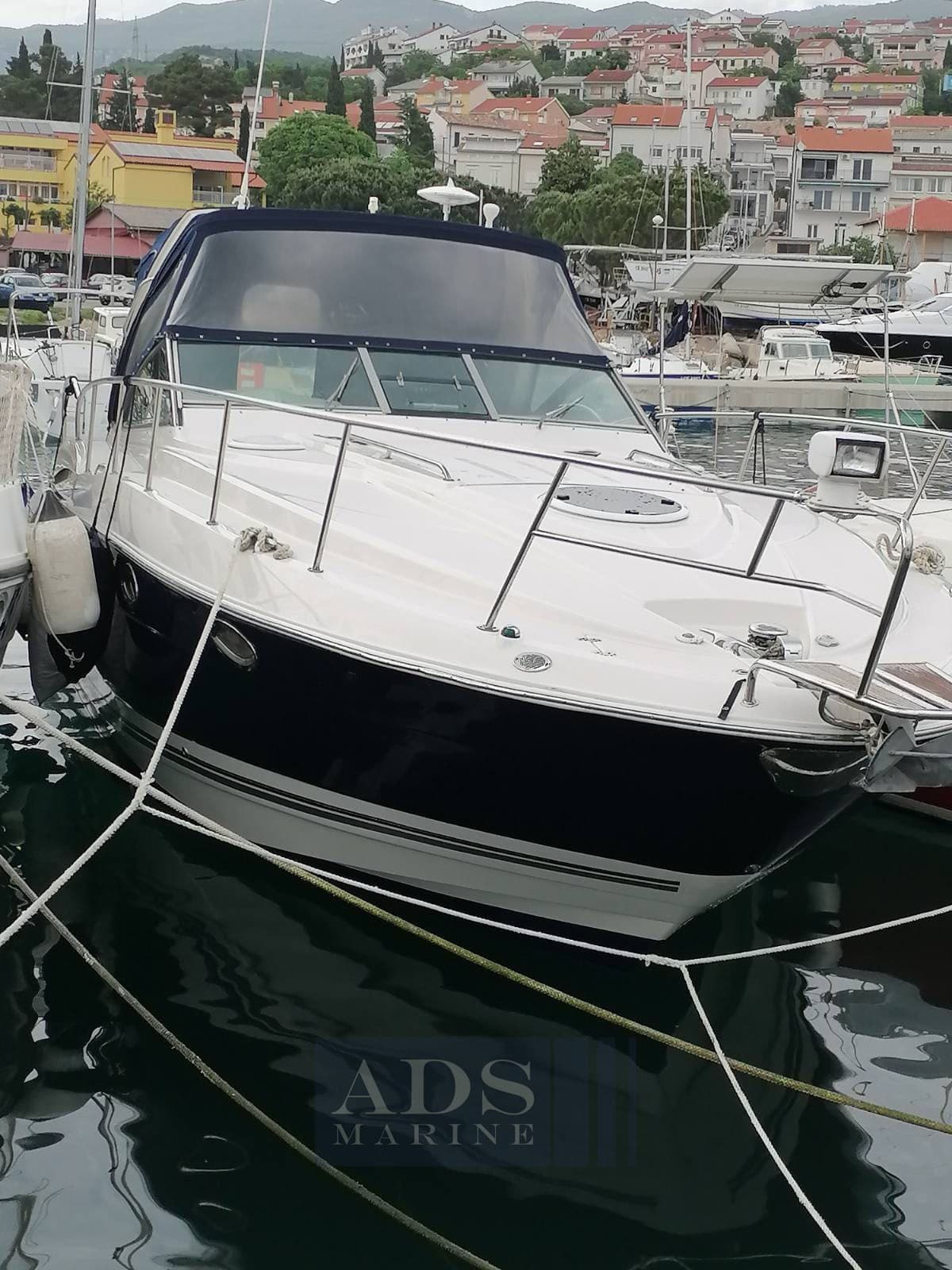 Monterey Boats 375 - Detail View 1 Monterey Boats 375 - Detail View 1