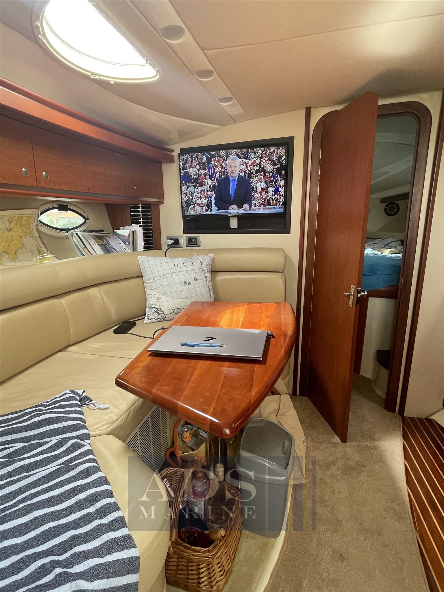 Monterey Boats 375 - Deck View Monterey Boats 375 - Deck View