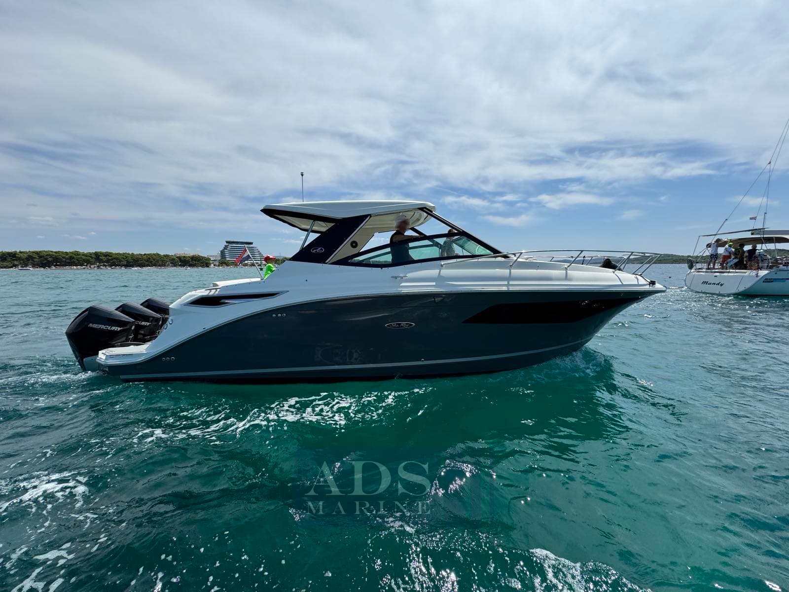 Sea Ray 320 Sundancer Ob - Detail View 1 Sea Ray 320 Sundancer Ob - Detail View 1