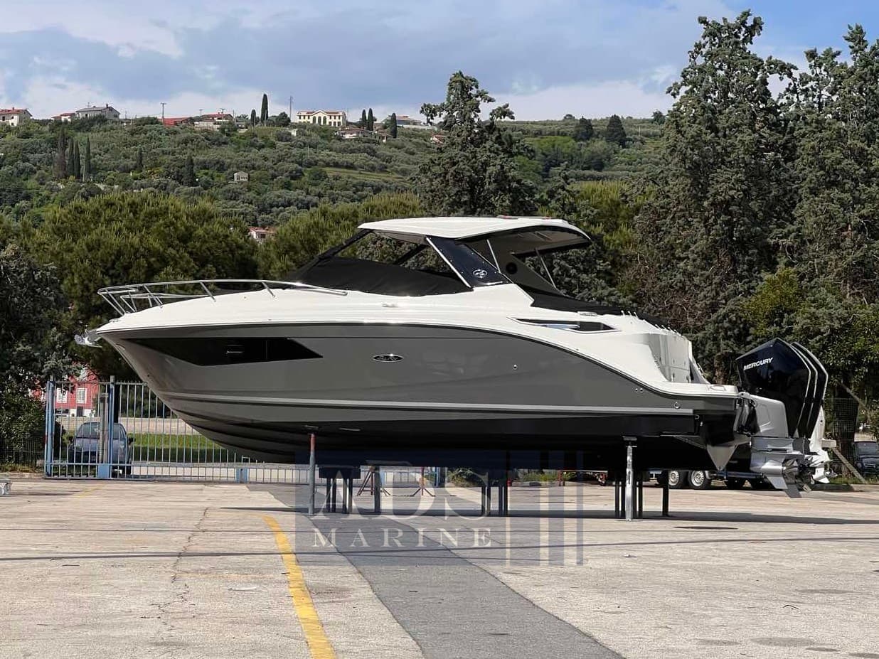 Sea Ray 320 Sundancer Ob - Interior View Sea Ray 320 Sundancer Ob - Interior View