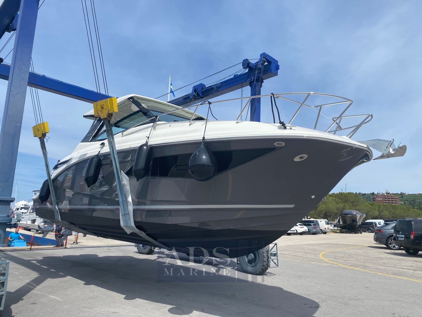 Sea Ray 320 Sundancer Ob - Deck View Sea Ray 320 Sundancer Ob - Deck View