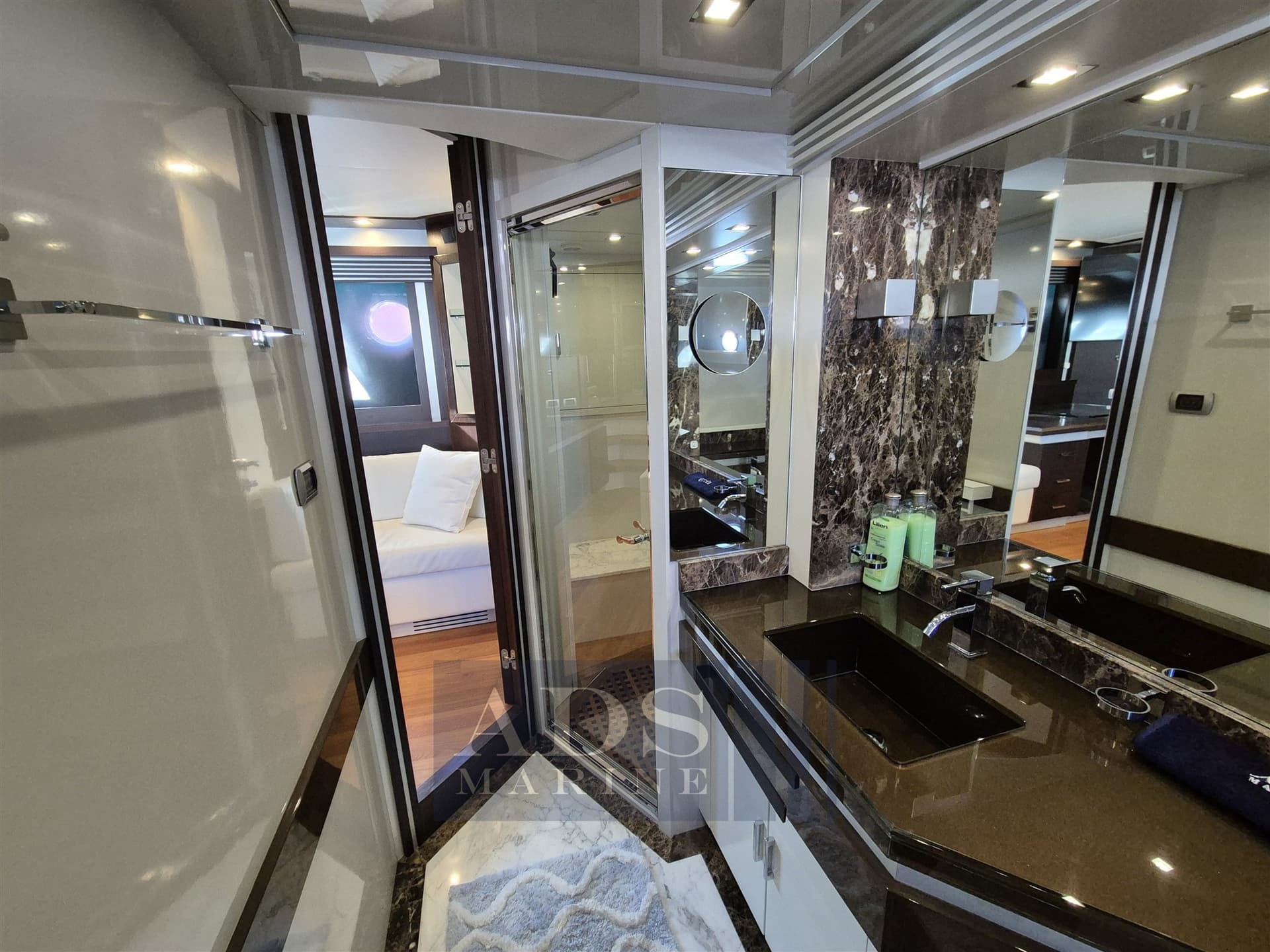 Dominator Yachts 62 usato - foto hero 31