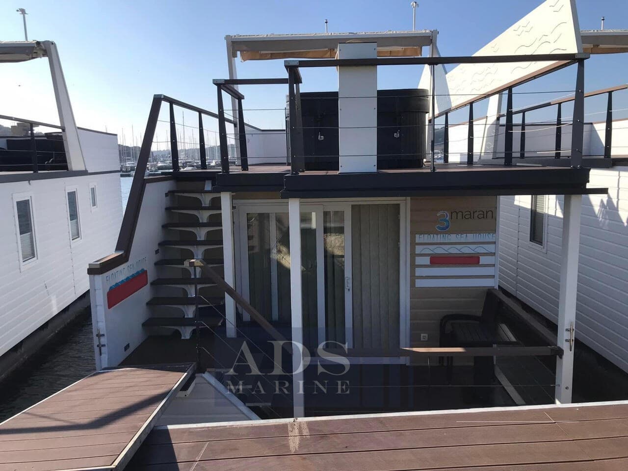 3 Maran 11 - Detail View 1 3 Maran 11 - Detail View 1