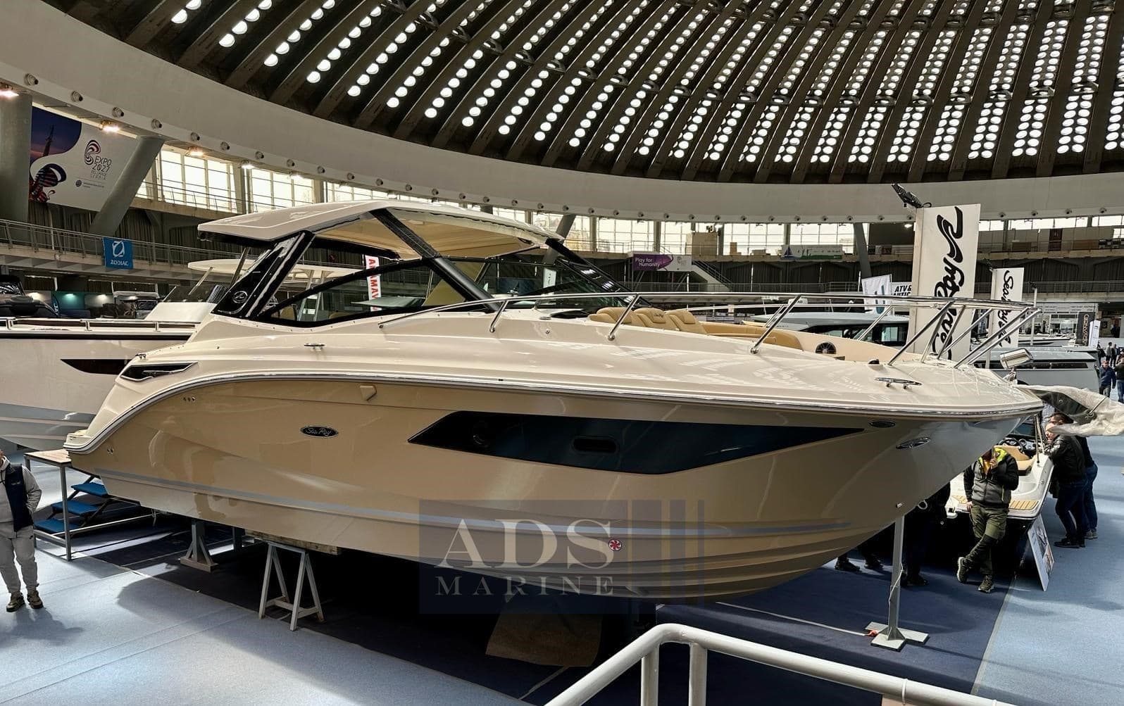 Sea Ray 320 Spx Sundancer - Deck View Sea Ray 320 Spx Sundancer - Deck View