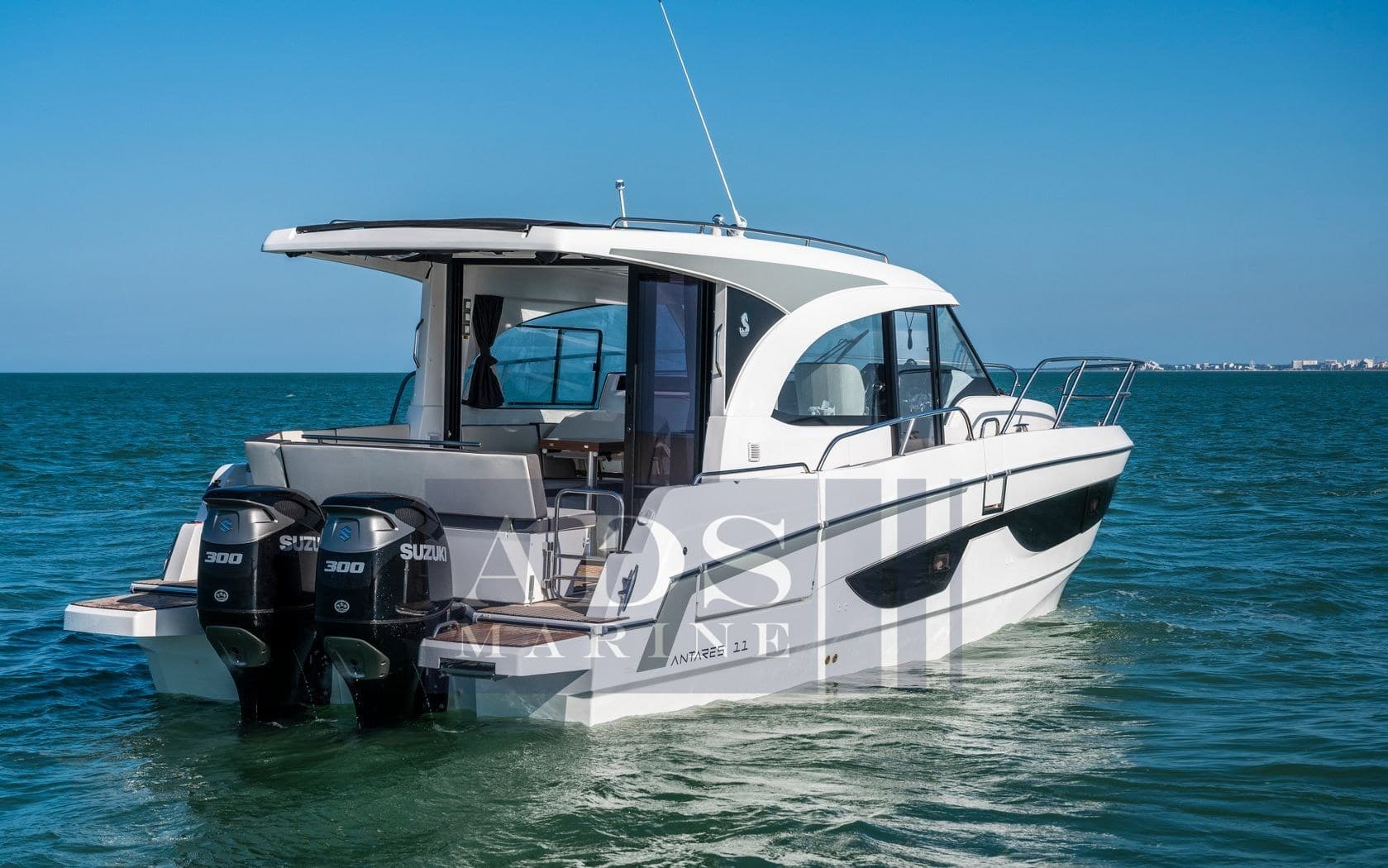 Beneteau Antares 11 Ob - Deck View Beneteau Antares 11 Ob - Deck View