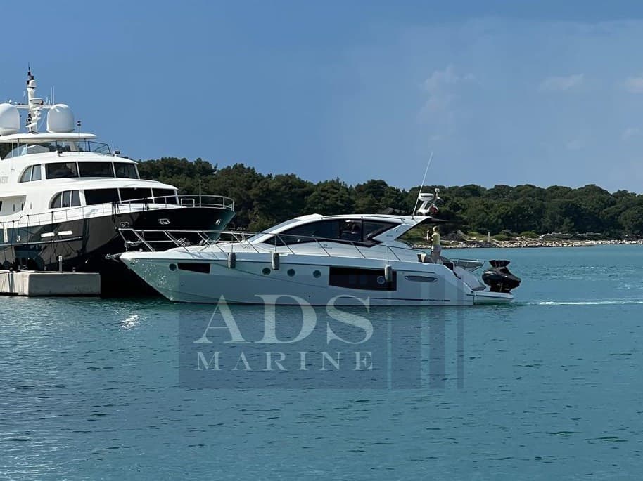 Cranchi M44 Ht - Deck View Cranchi M44 Ht - Deck View