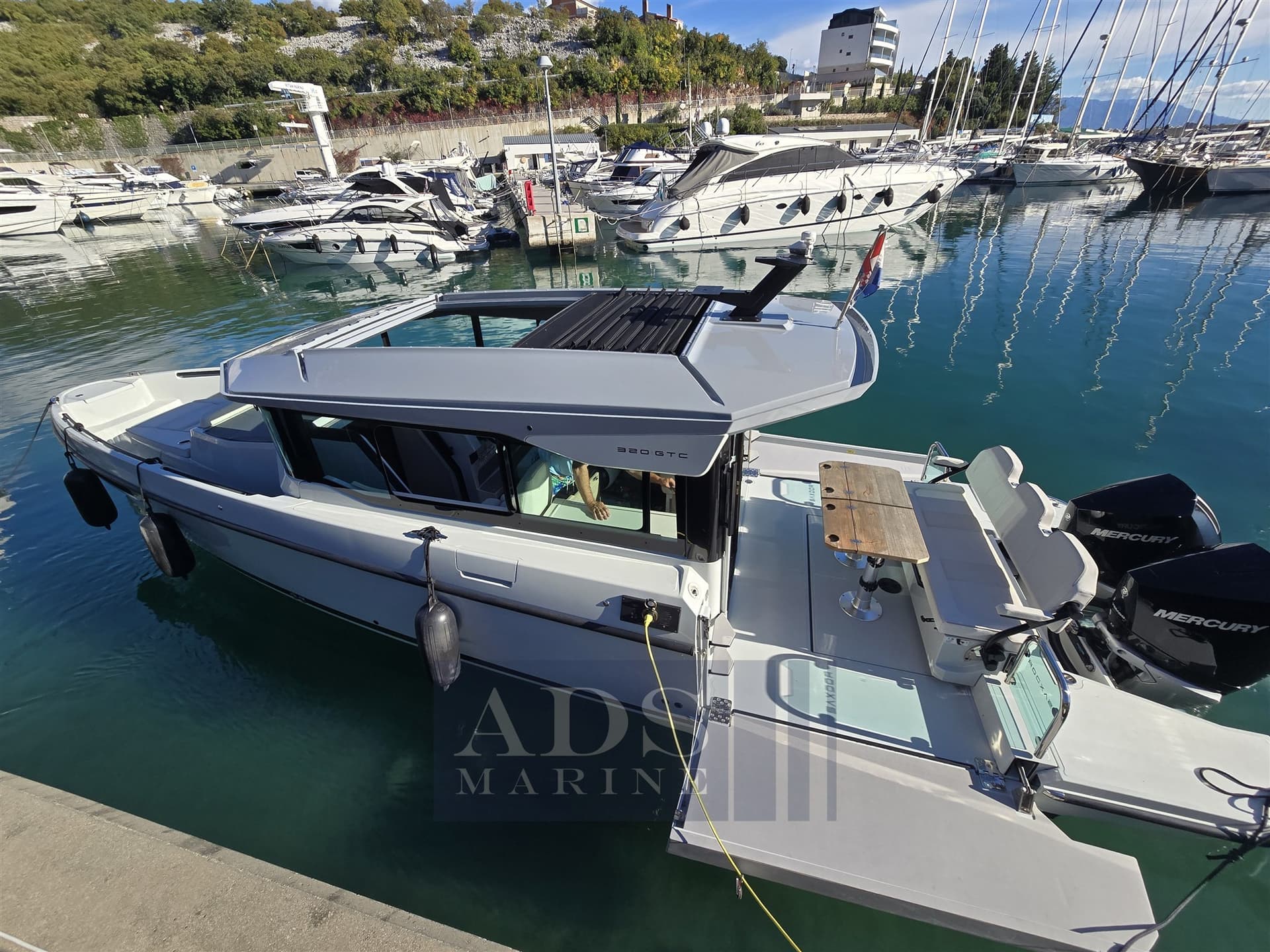 Saxdor 320 Gtc - Deck View Saxdor 320 Gtc - Deck View