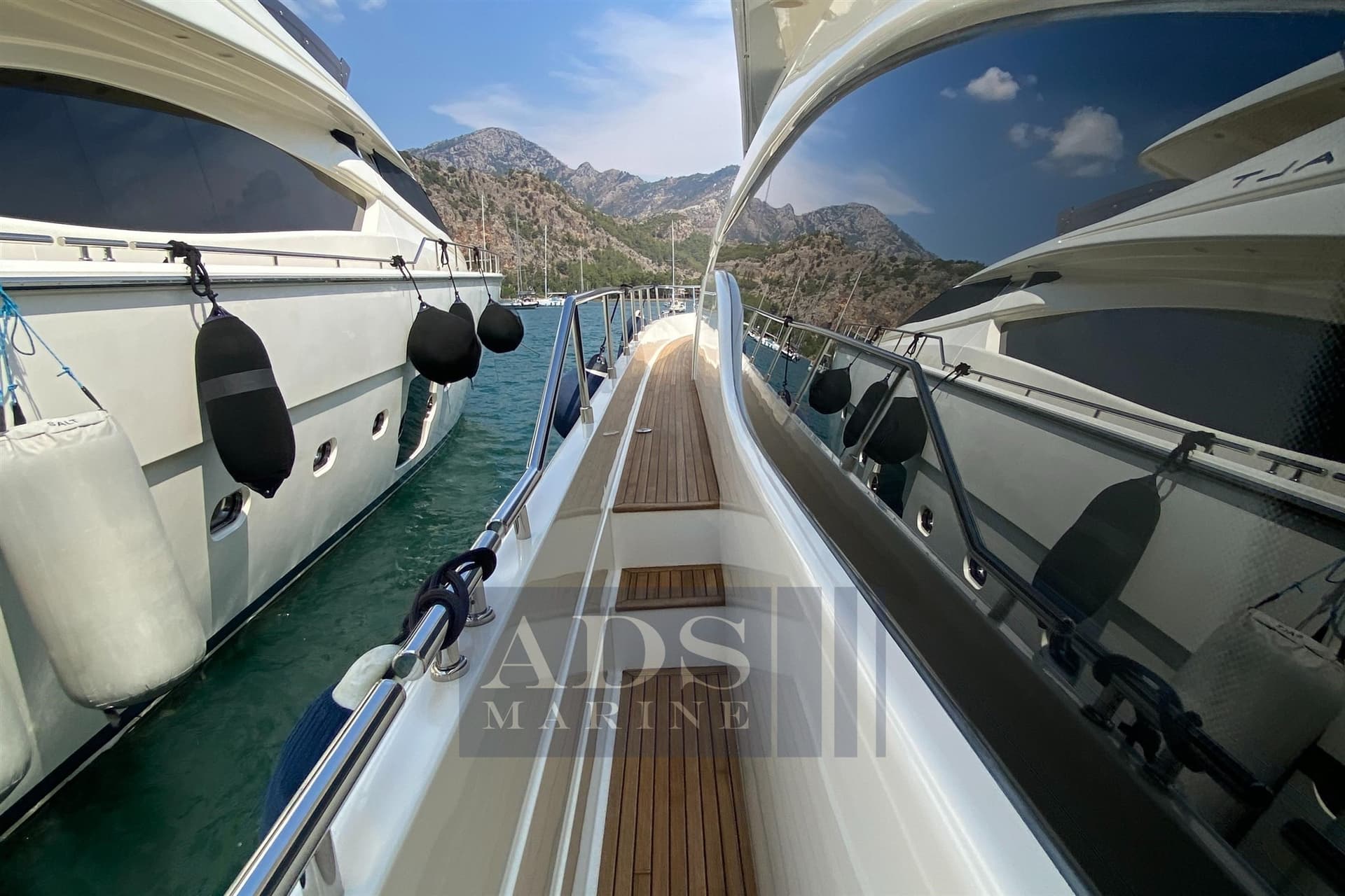 Ferretti Yachts 681 - Interior View Ferretti Yachts 681 - Interior View