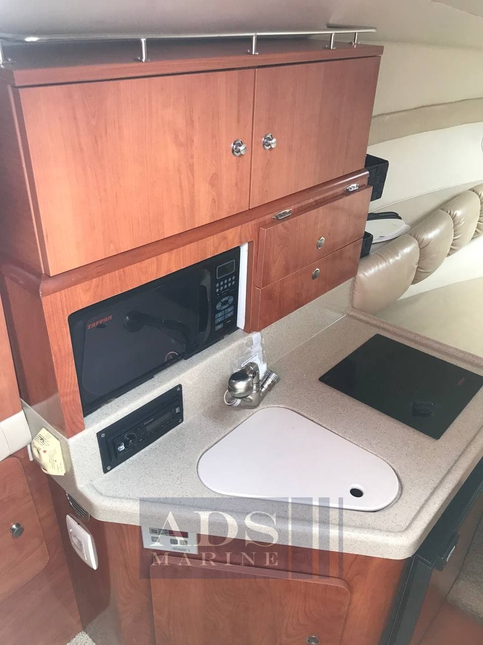 Larson Boats Cabrio 274 - Deck View Larson Boats Cabrio 274 - Deck View