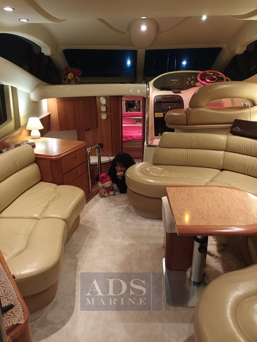 Azimut 42 Evolution - Interior View Azimut 42 Evolution - Interior View