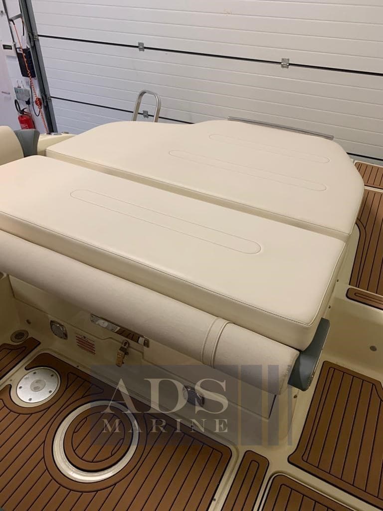 Invictus Cx280 - Deck View Invictus Cx280 - Deck View