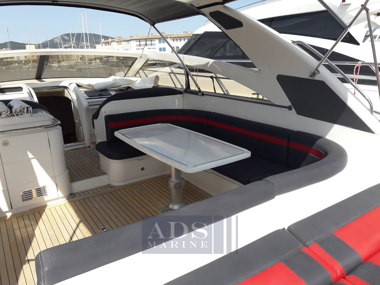 Princess Yachts V55 - Interior View Princess Yachts V55 - Interior View