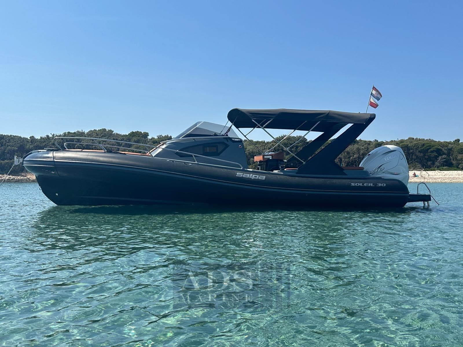 Salpa Soleil 30 - Detail View 1 Salpa Soleil 30 - Detail View 1