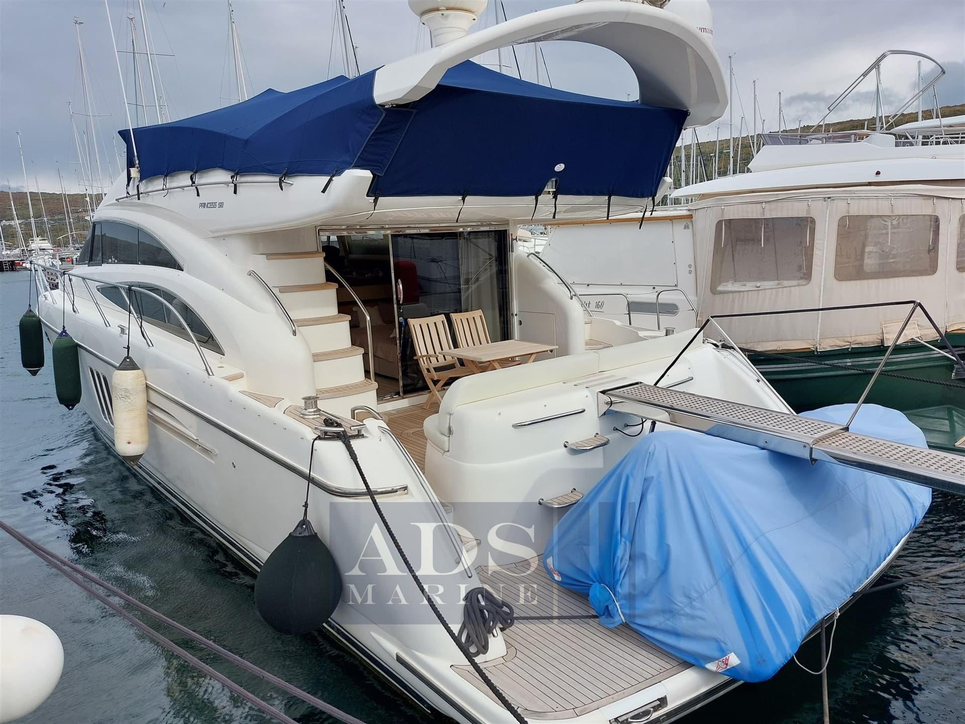 Princess Yachts 58 Fly - Interior View Princess Yachts 58 Fly - Interior View