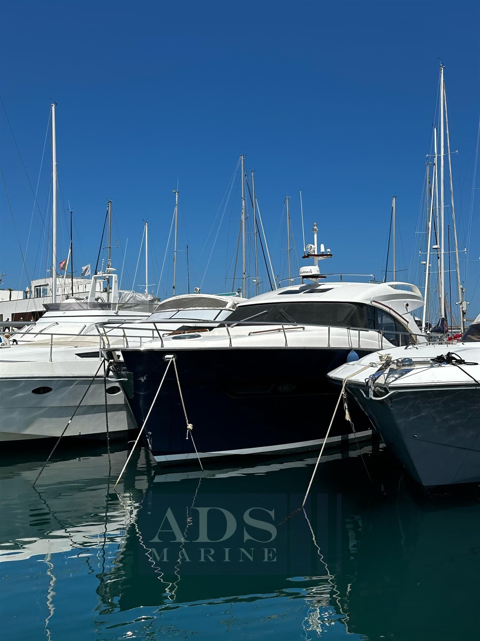 Austin Parker Ap 48 Sundeck - Detail View 1 Austin Parker Ap 48 Sundeck - Detail View 1