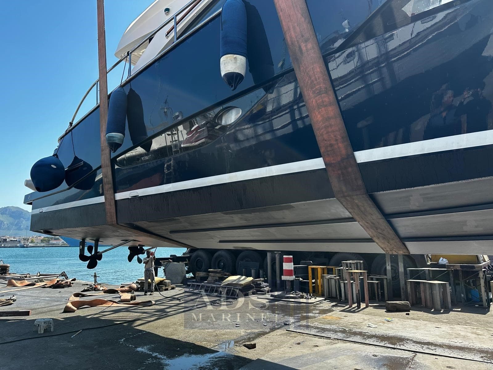 Austin Parker AP 48 SUNDECK used - hero image 23