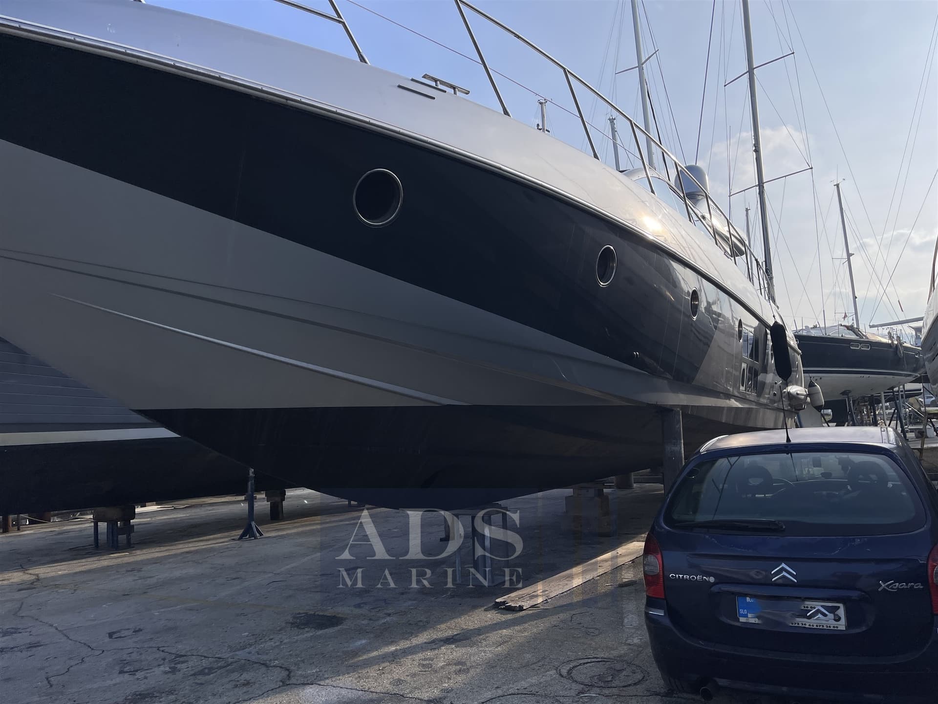 Azimut 68s - 68 - Detail View 1 Azimut 68s - 68 - Detail View 1