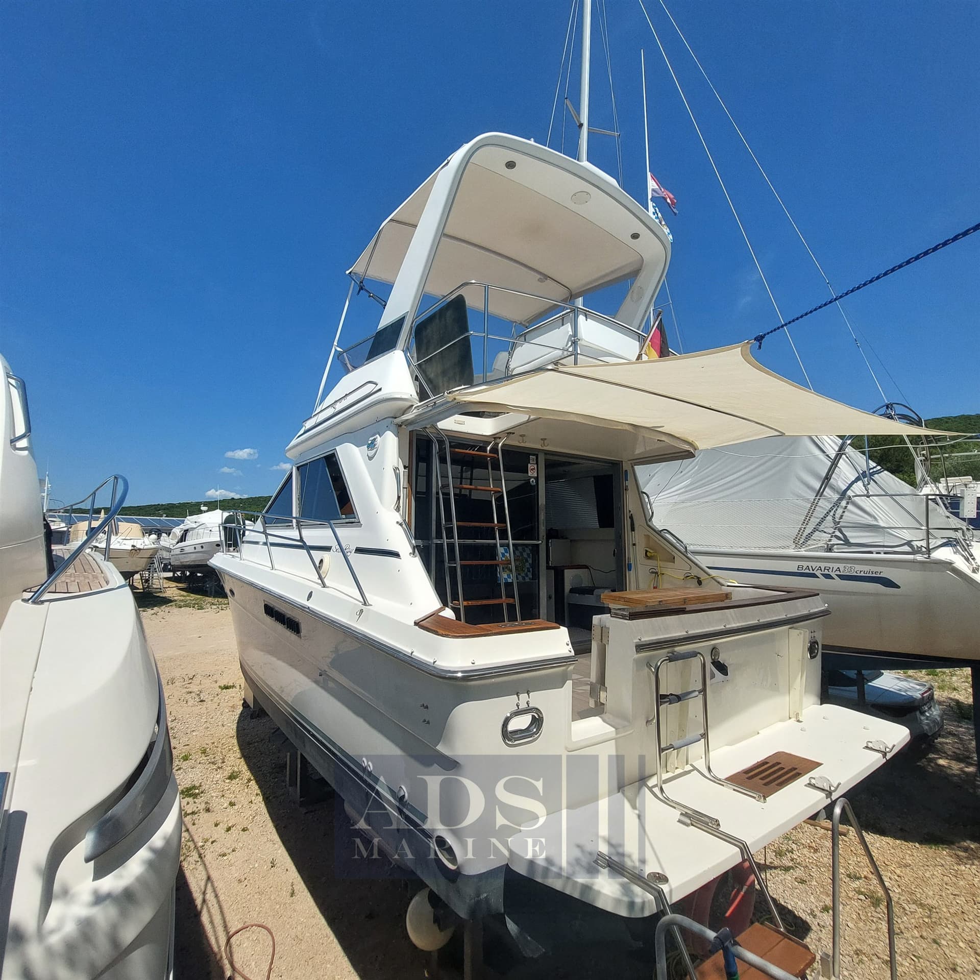 Sea Ray 340 Fly - Interior View Sea Ray 340 Fly - Interior View