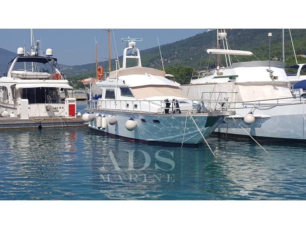 Camuffo 40 Fly - Detail View 1 Camuffo 40 Fly - Detail View 1