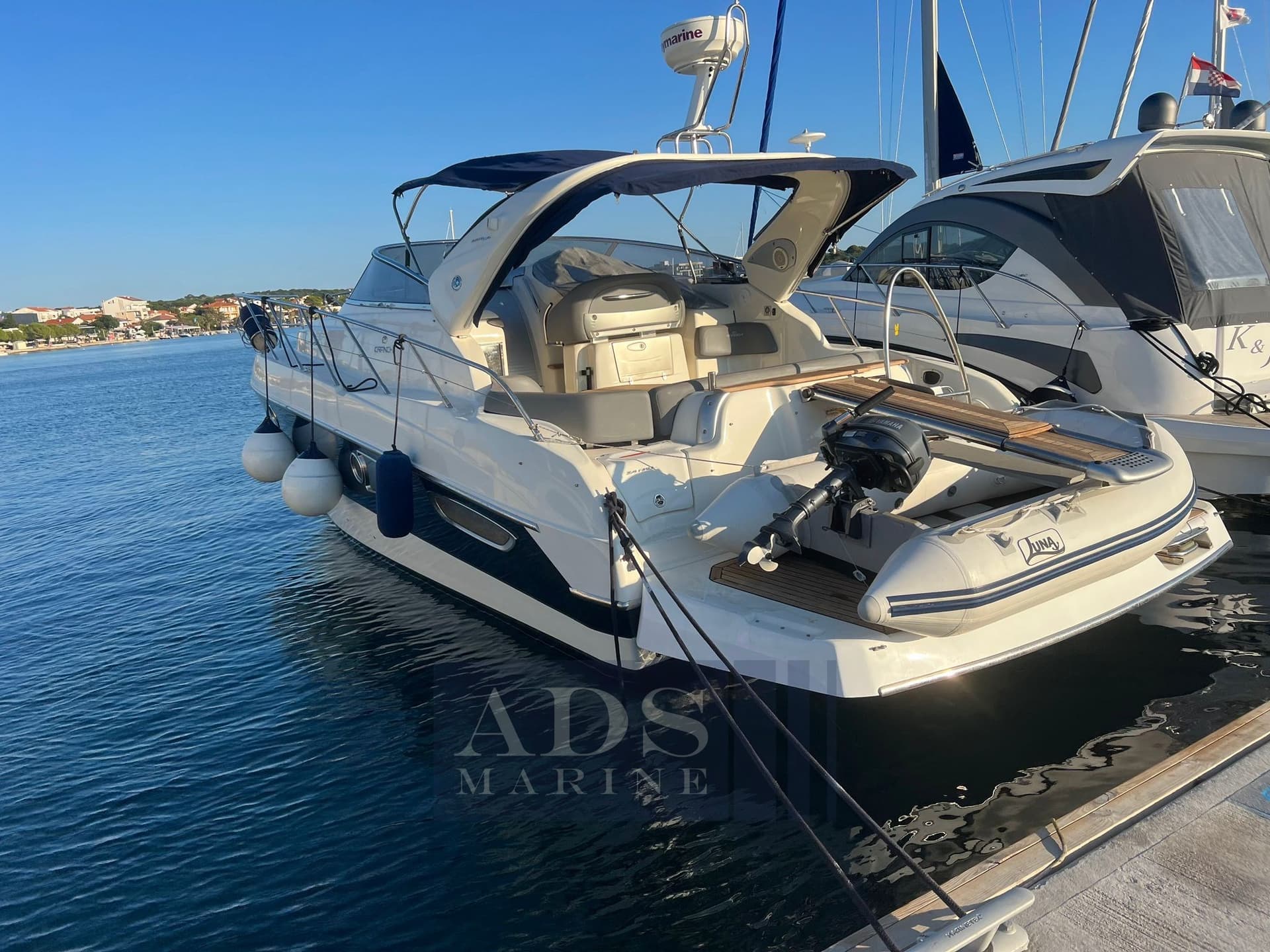 Cranchi Zaffiro 36 - Deck View Cranchi Zaffiro 36 - Deck View