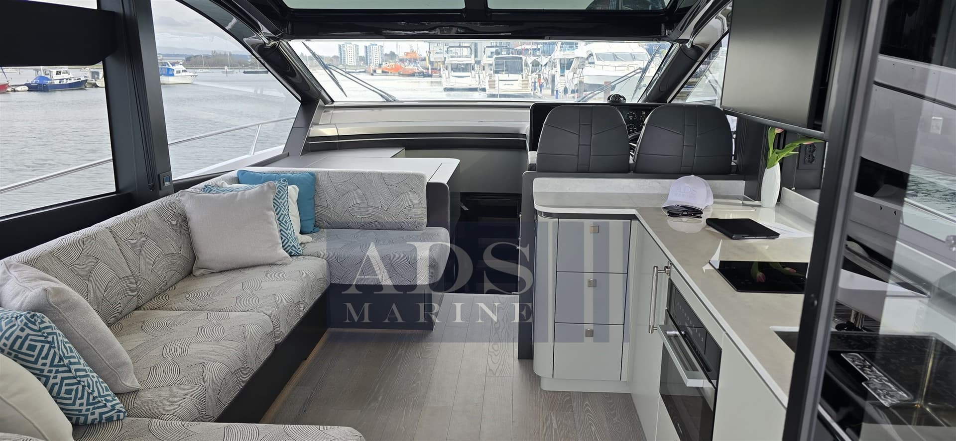 Sunseeker Predator 55 - Detail View 1 Sunseeker Predator 55 - Detail View 1