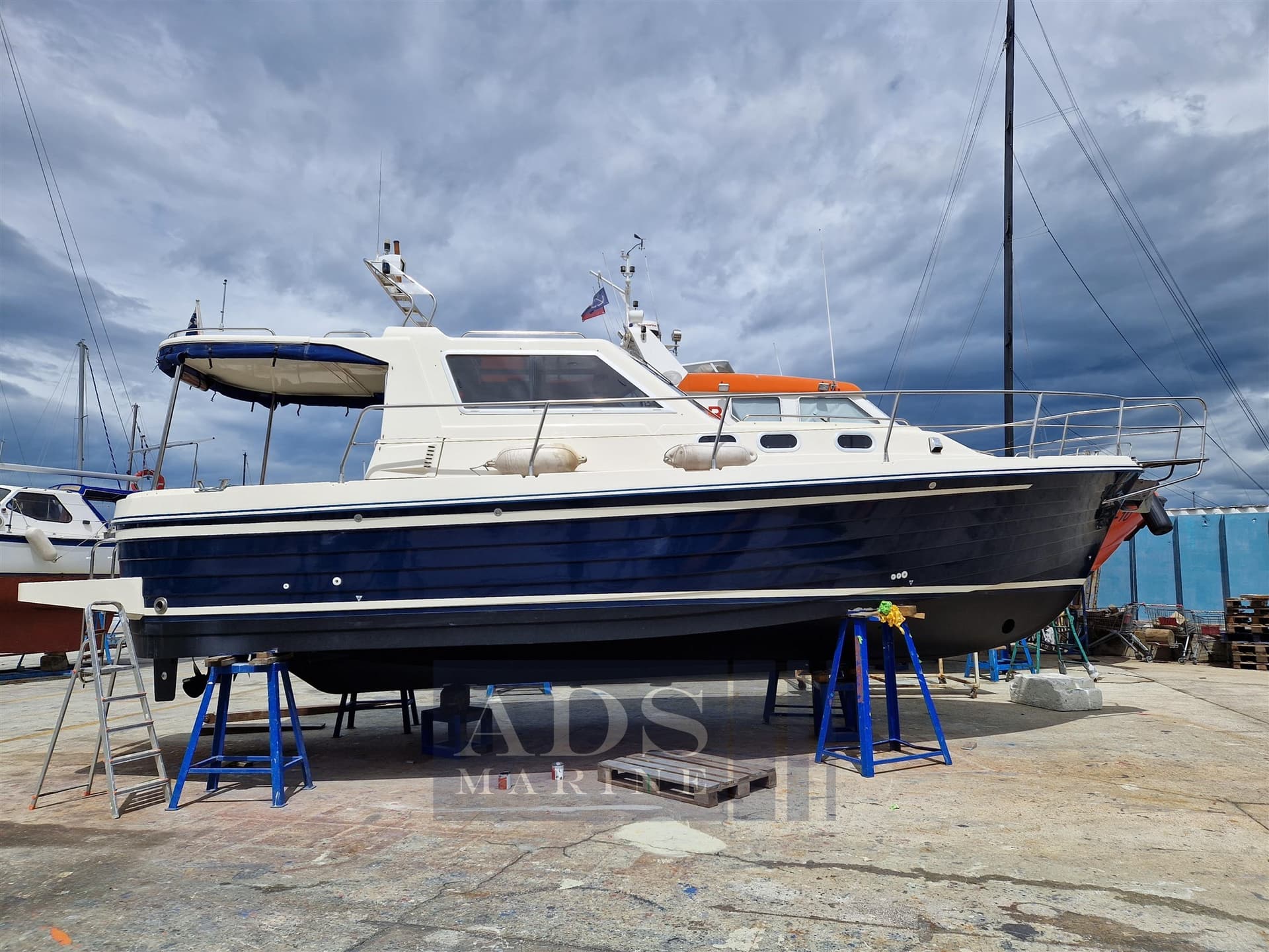 Adria Vektor 1002 - Deck View Adria Vektor 1002 - Deck View