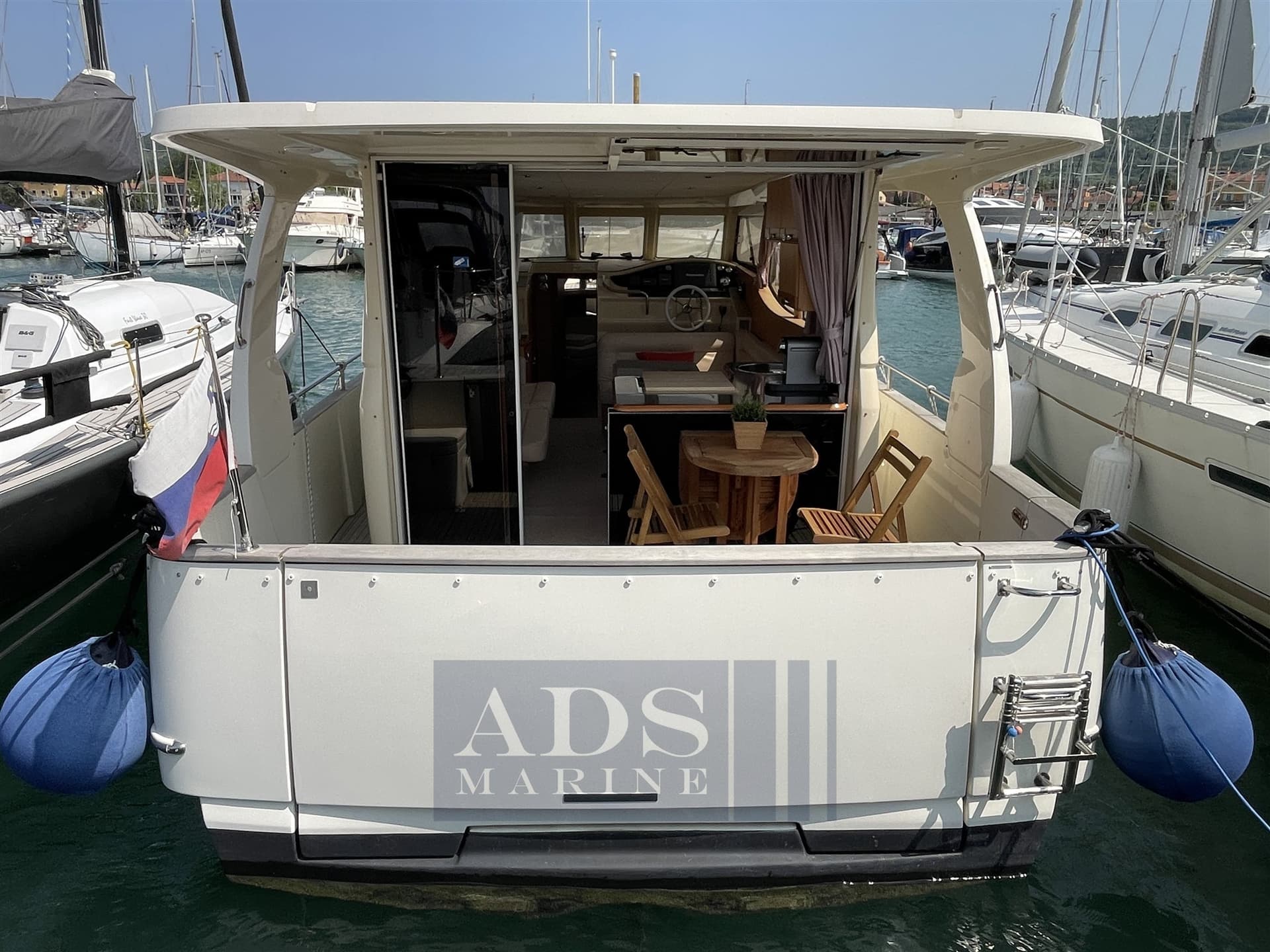 Greenline 33 - Detail View 1 Greenline 33 - Detail View 1