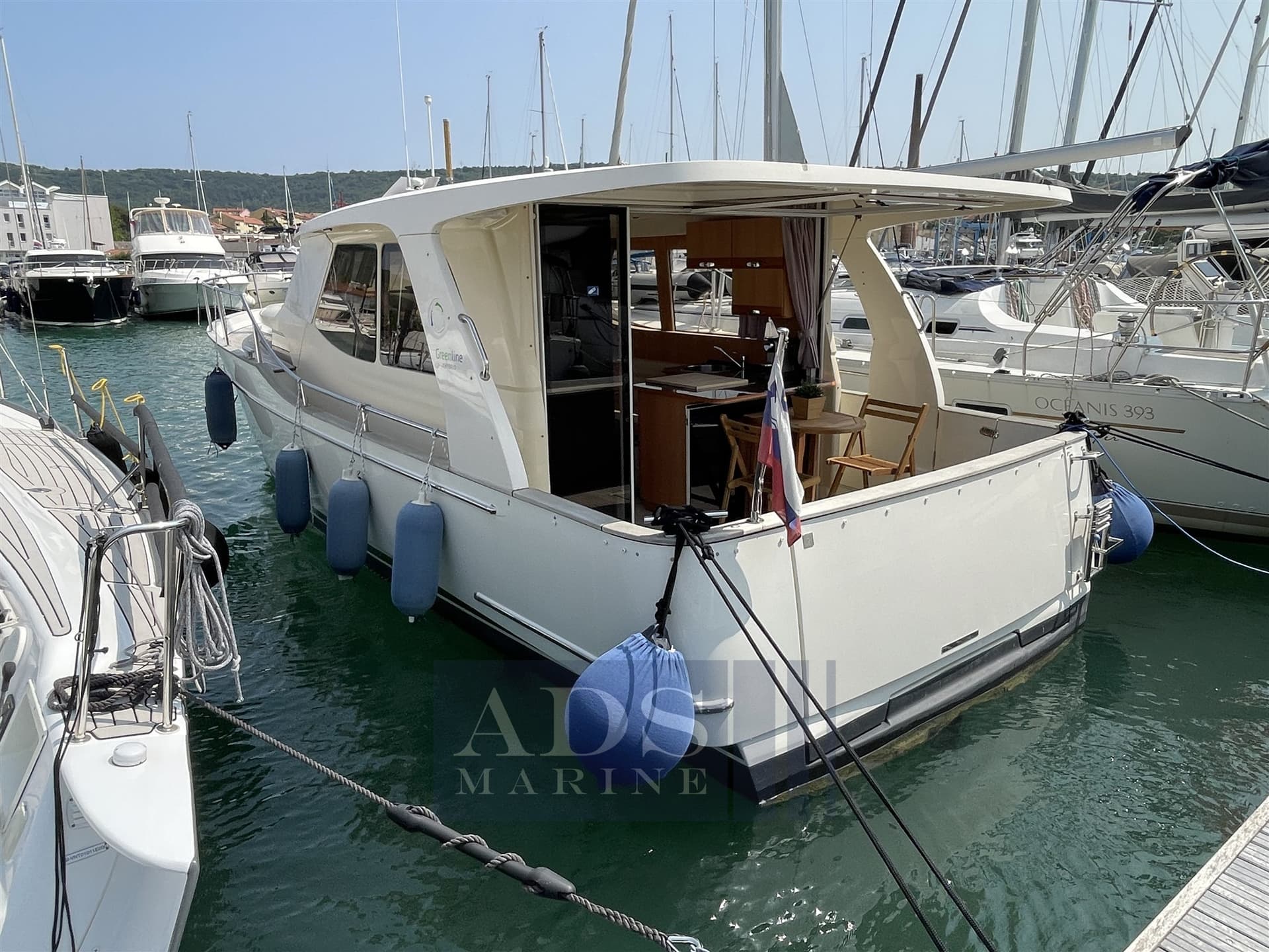 Greenline 33 - Main View Greenline 33 - Main View