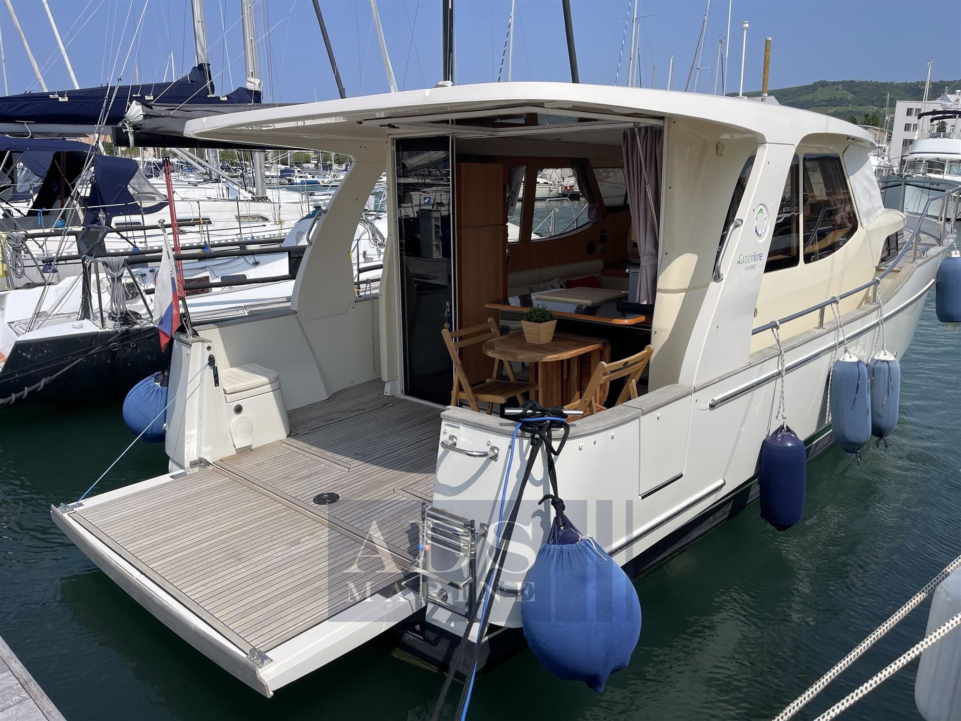 Greenline 33 - Deck View Greenline 33 - Deck View