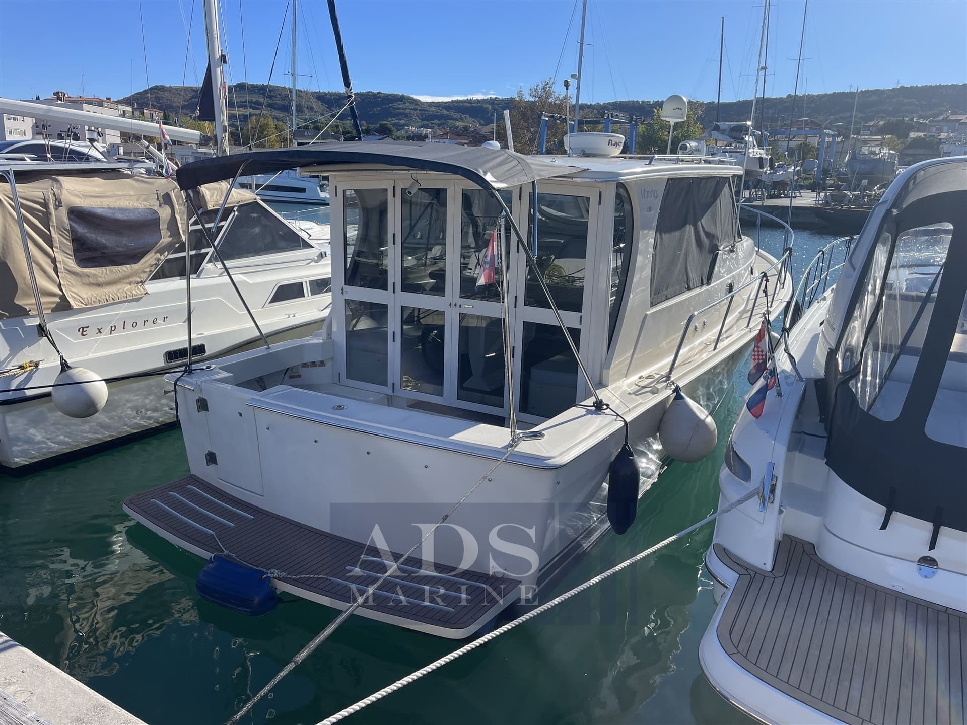 Mainship Mainship 34 - Deck View Mainship Mainship 34 - Deck View