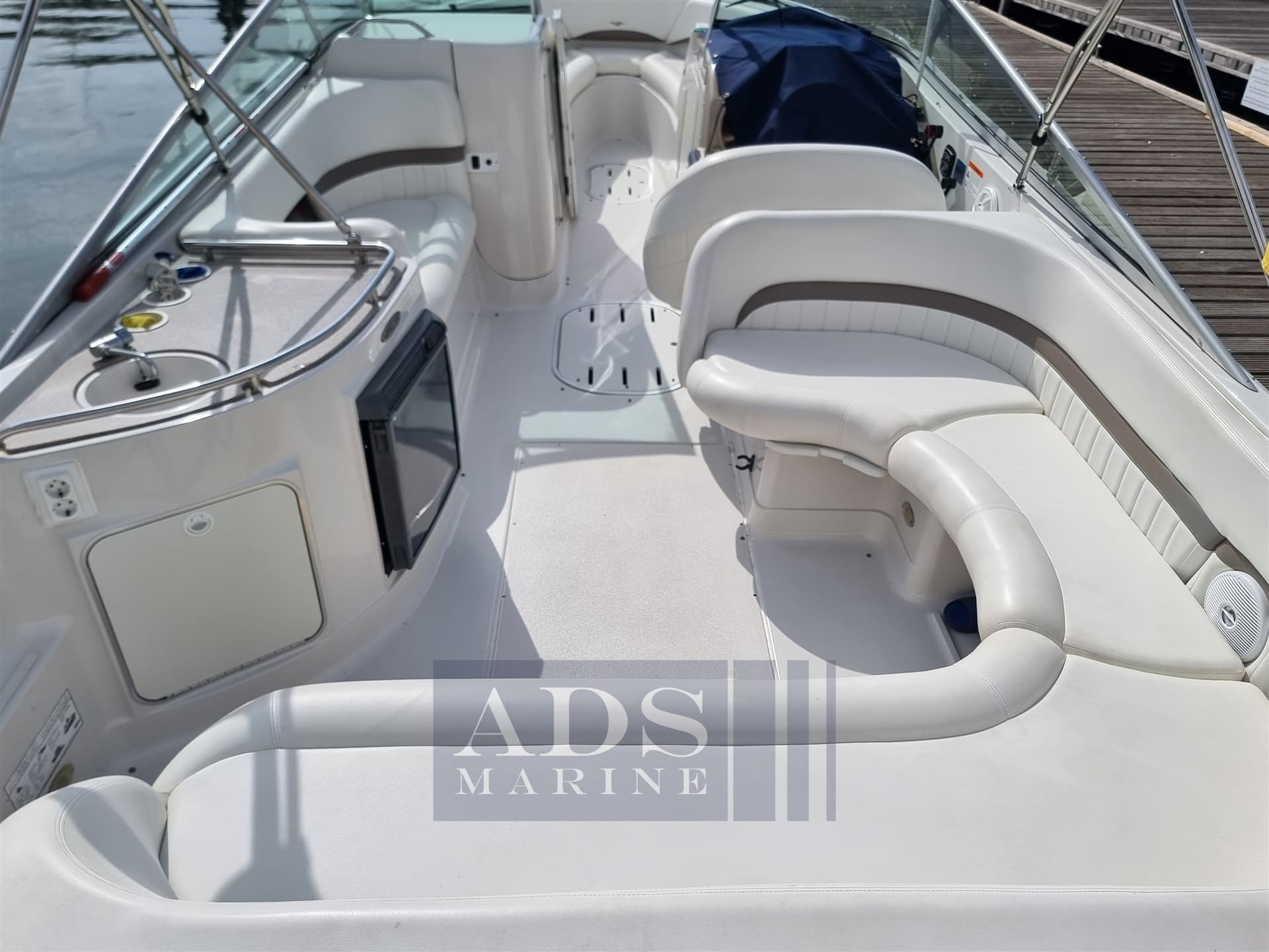 Four Winns Horizon 280 - Deck View Four Winns Horizon 280 - Deck View