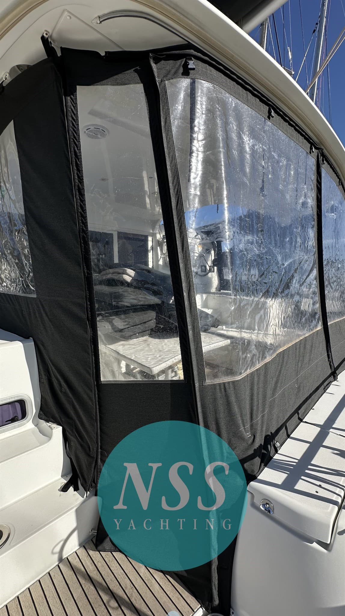 Lagoon 40 - Deck View Lagoon 40 - Deck View