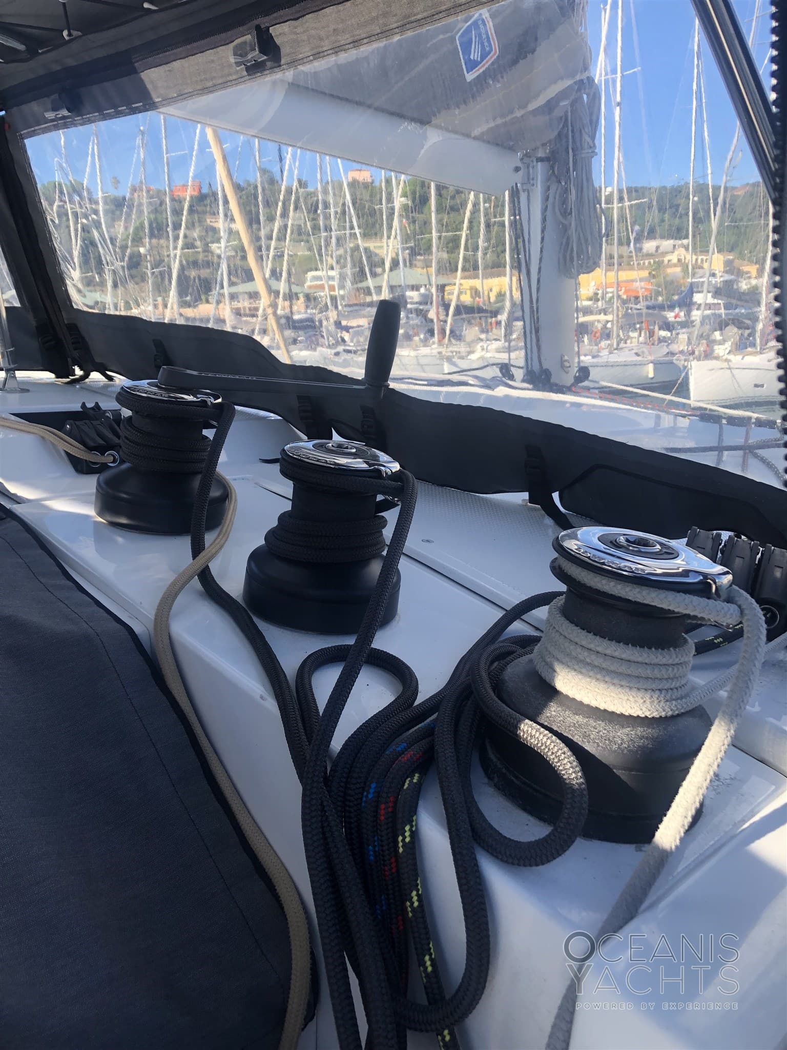 Fountaine Pajot Isla 40 - Deck View Fountaine Pajot Isla 40 - Deck View