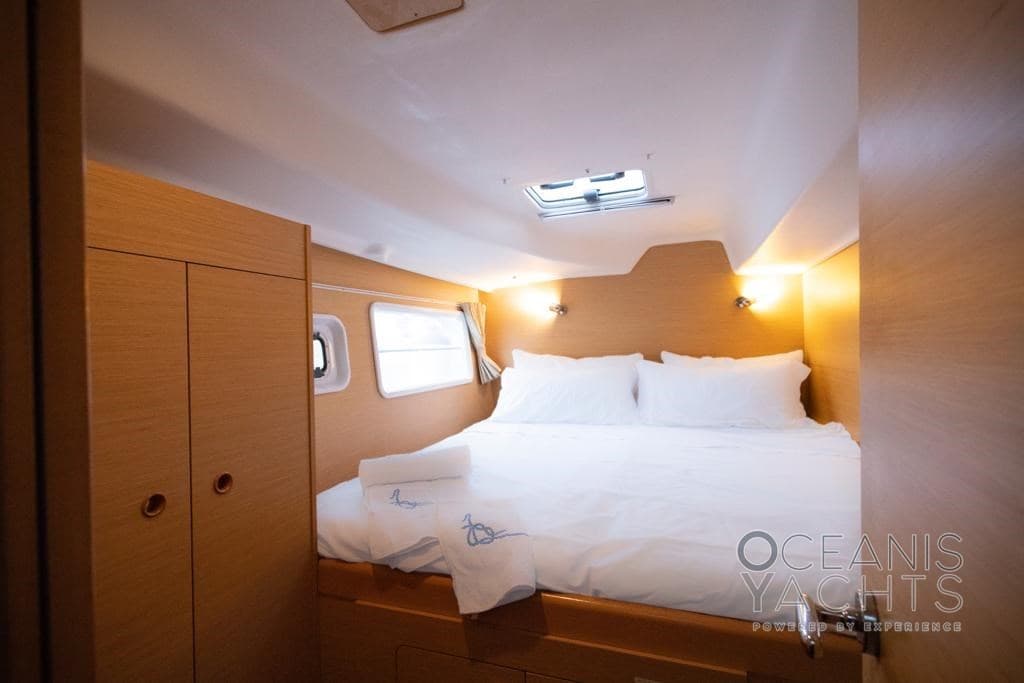 Lagoon 380 S2 Premium - Deck View Lagoon 380 S2 Premium - Deck View