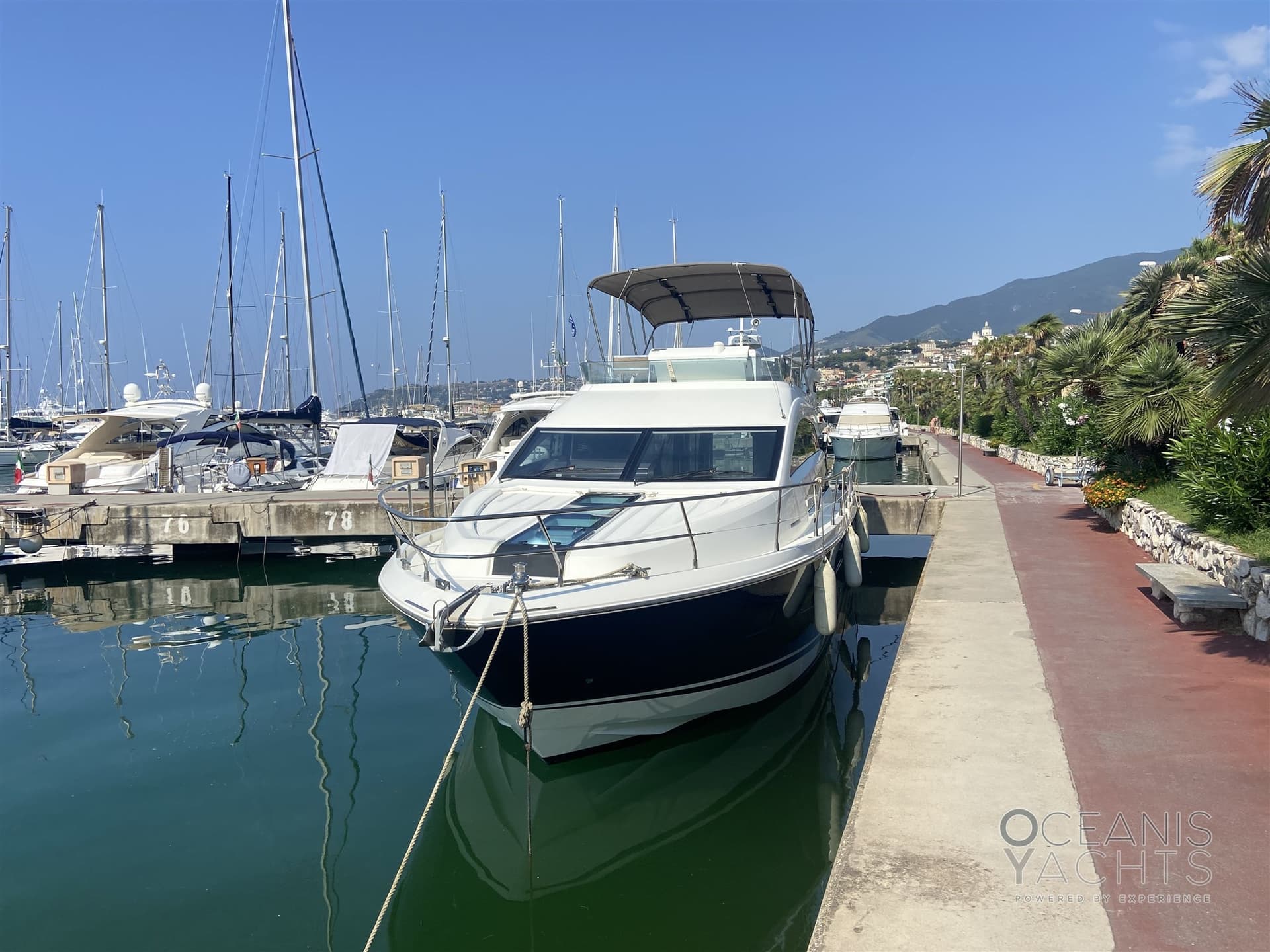 Fairline Squadron 42 - Detail View 1 Fairline Squadron 42 - Detail View 1