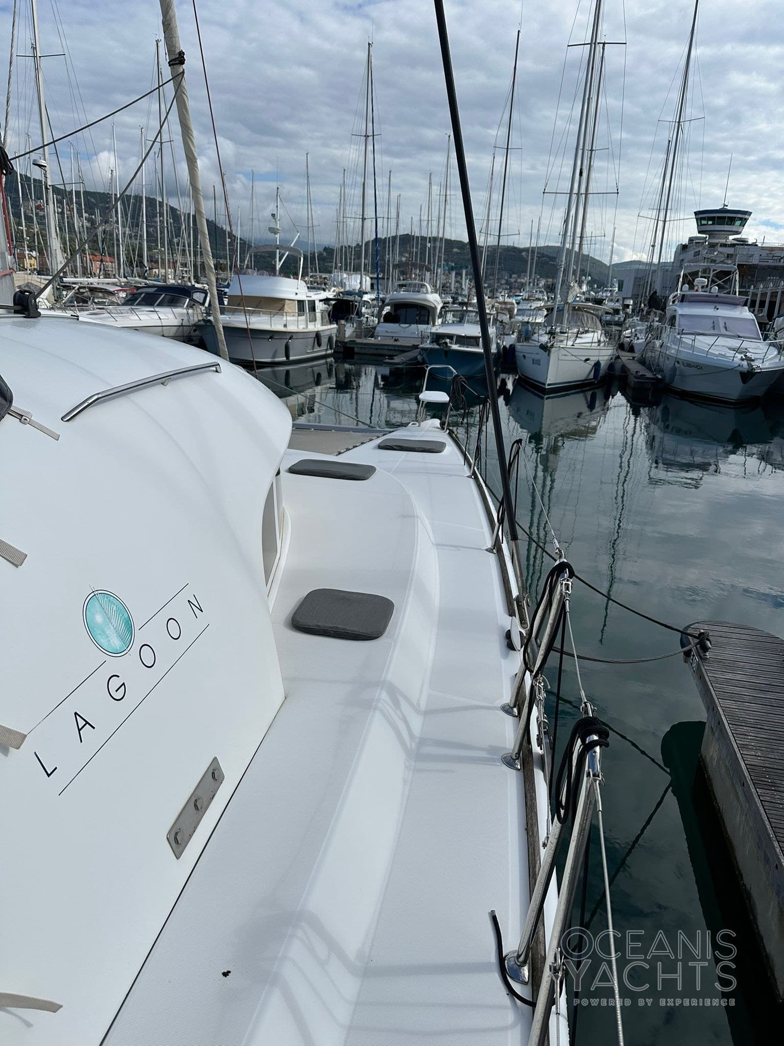 Lagoon Lagoon 380 S2 - Detail View 1 Lagoon Lagoon 380 S2 - Detail View 1