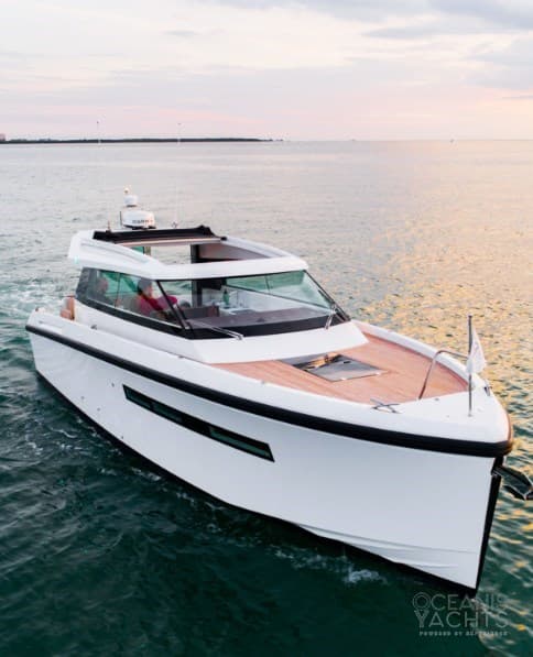 Delta Powerboats 33 Coupé - Interior View Delta Powerboats 33 Coupé - Interior View