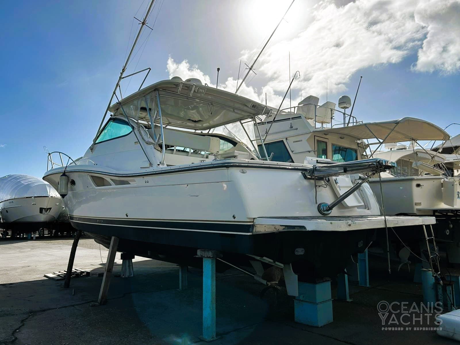 Tiara Yachts 4200 Open - Interior View Tiara Yachts 4200 Open - Interior View