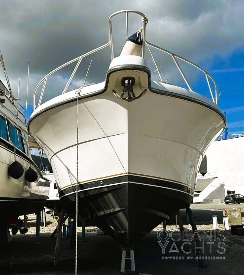 Tiara Yachts 4200 Open - Deck View Tiara Yachts 4200 Open - Deck View