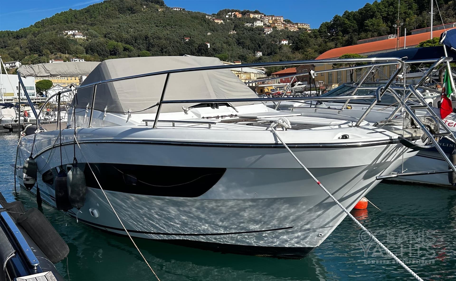 Jeanneau Cap Camarat 10.5 Wa - Main View Jeanneau Cap Camarat 10.5 Wa - Main View