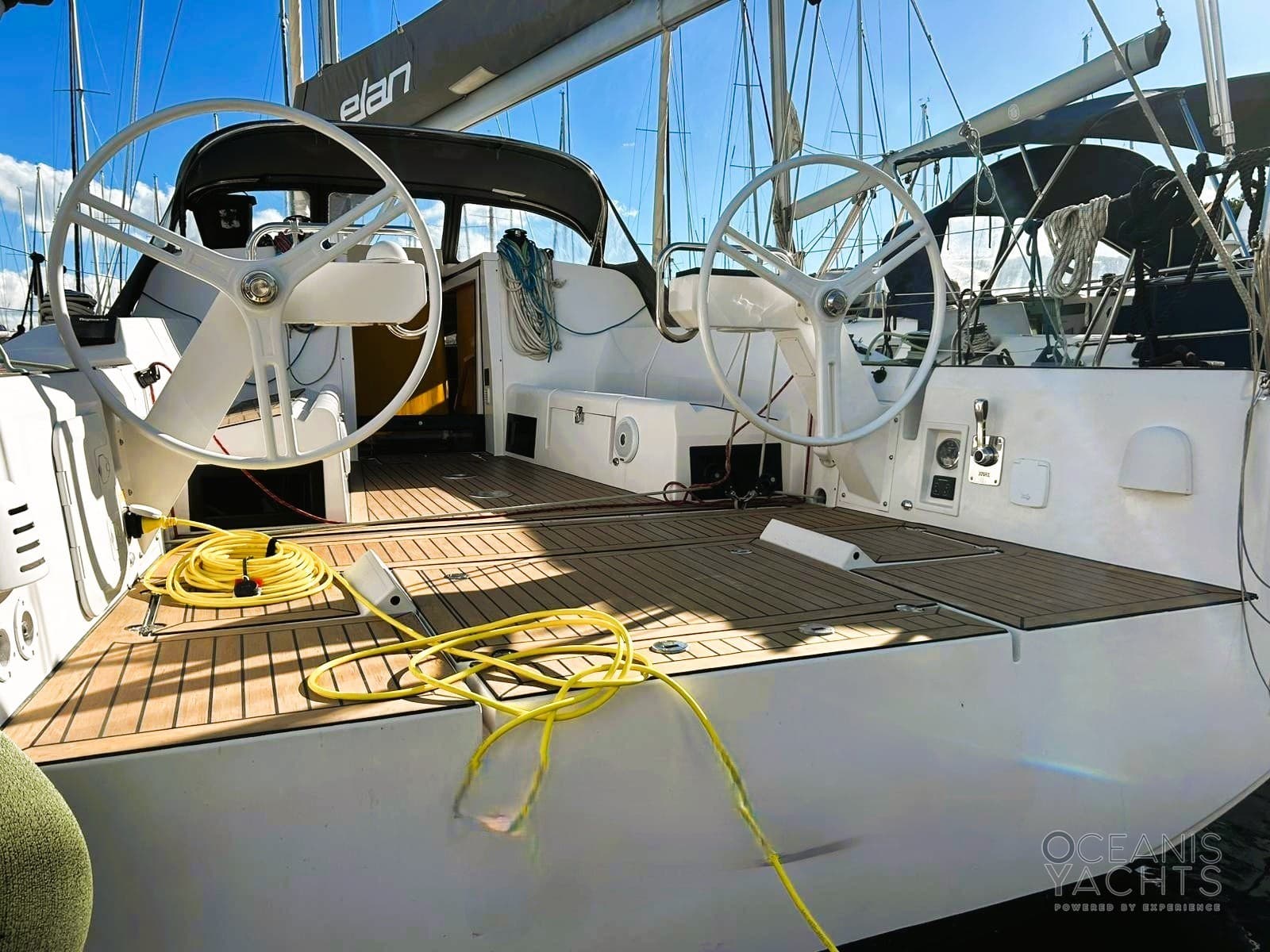 Elan Line Elan E5 - Deck View Elan Line Elan E5 - Deck View