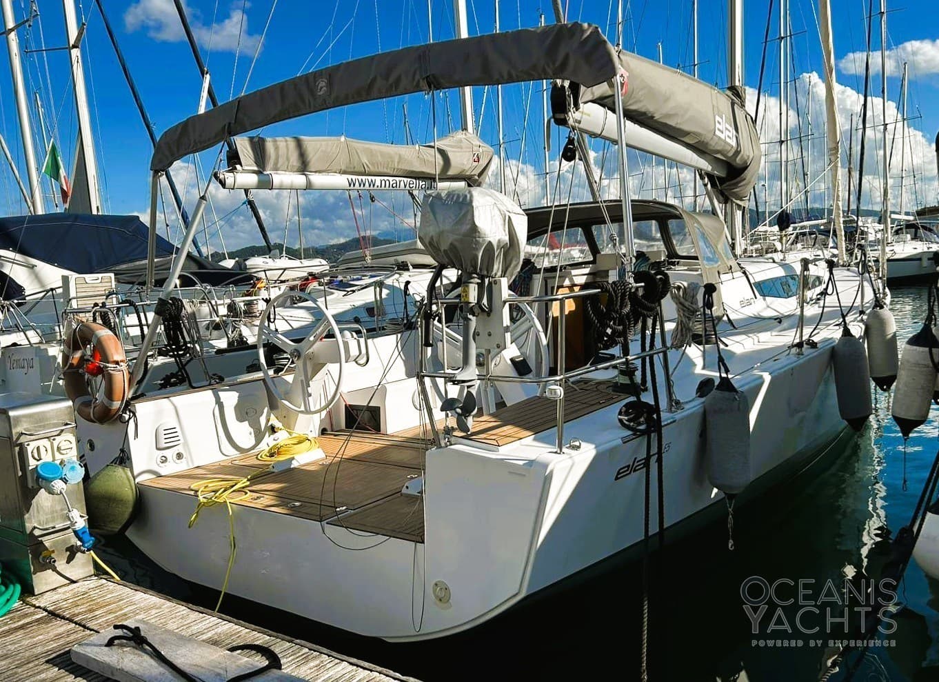 Elan Line Elan E5 - Detail View 1 Elan Line Elan E5 - Detail View 1