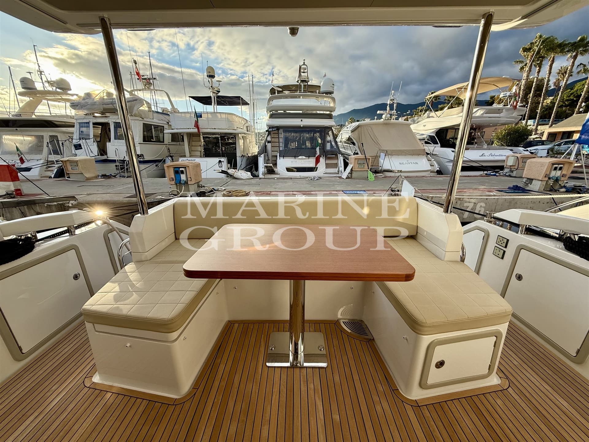 Azimut 50 Fly - Deck View Azimut 50 Fly - Deck View
