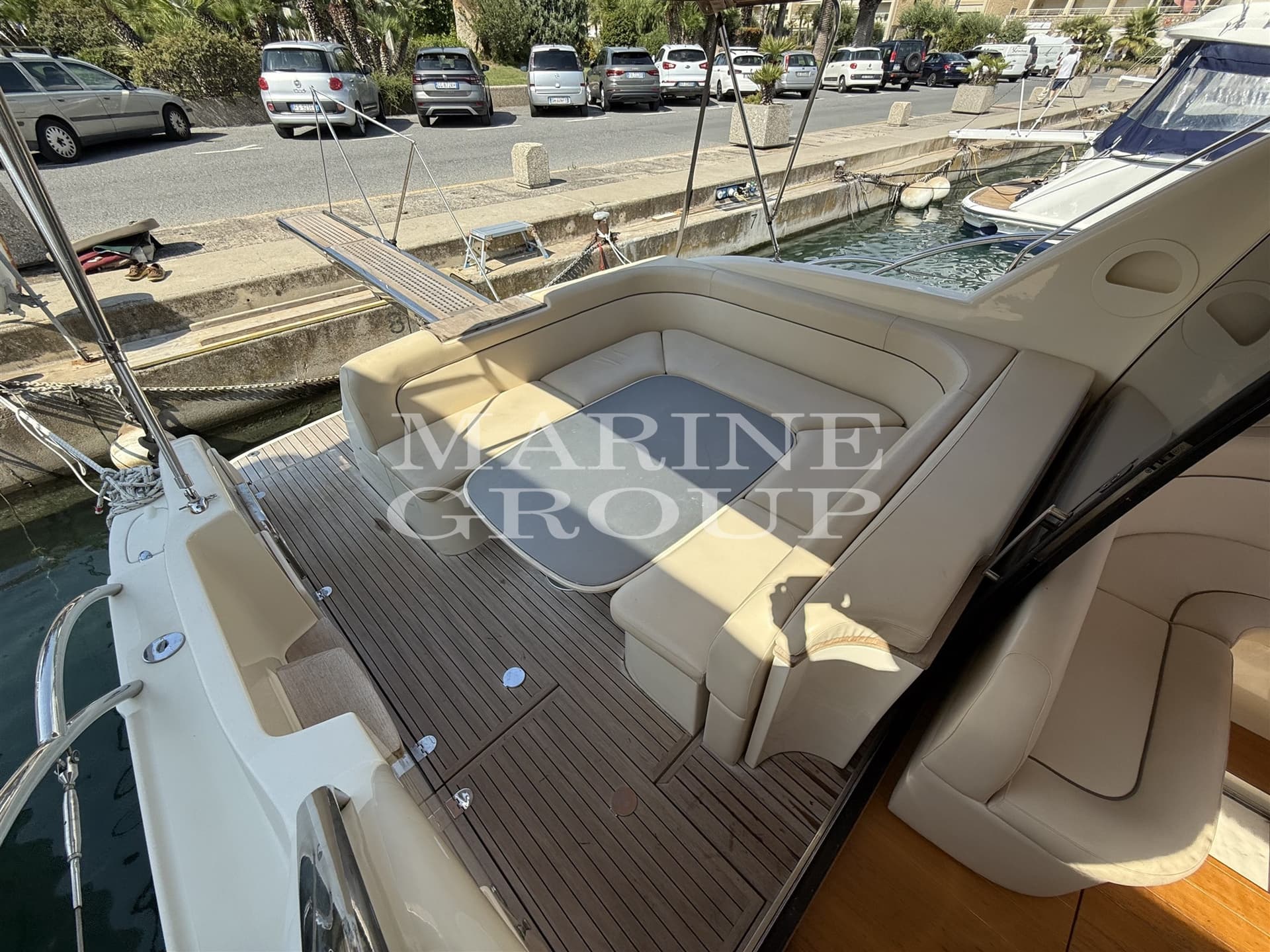 Airon Marine 4300 T-Top - Deck View Airon Marine 4300 T-Top - Deck View