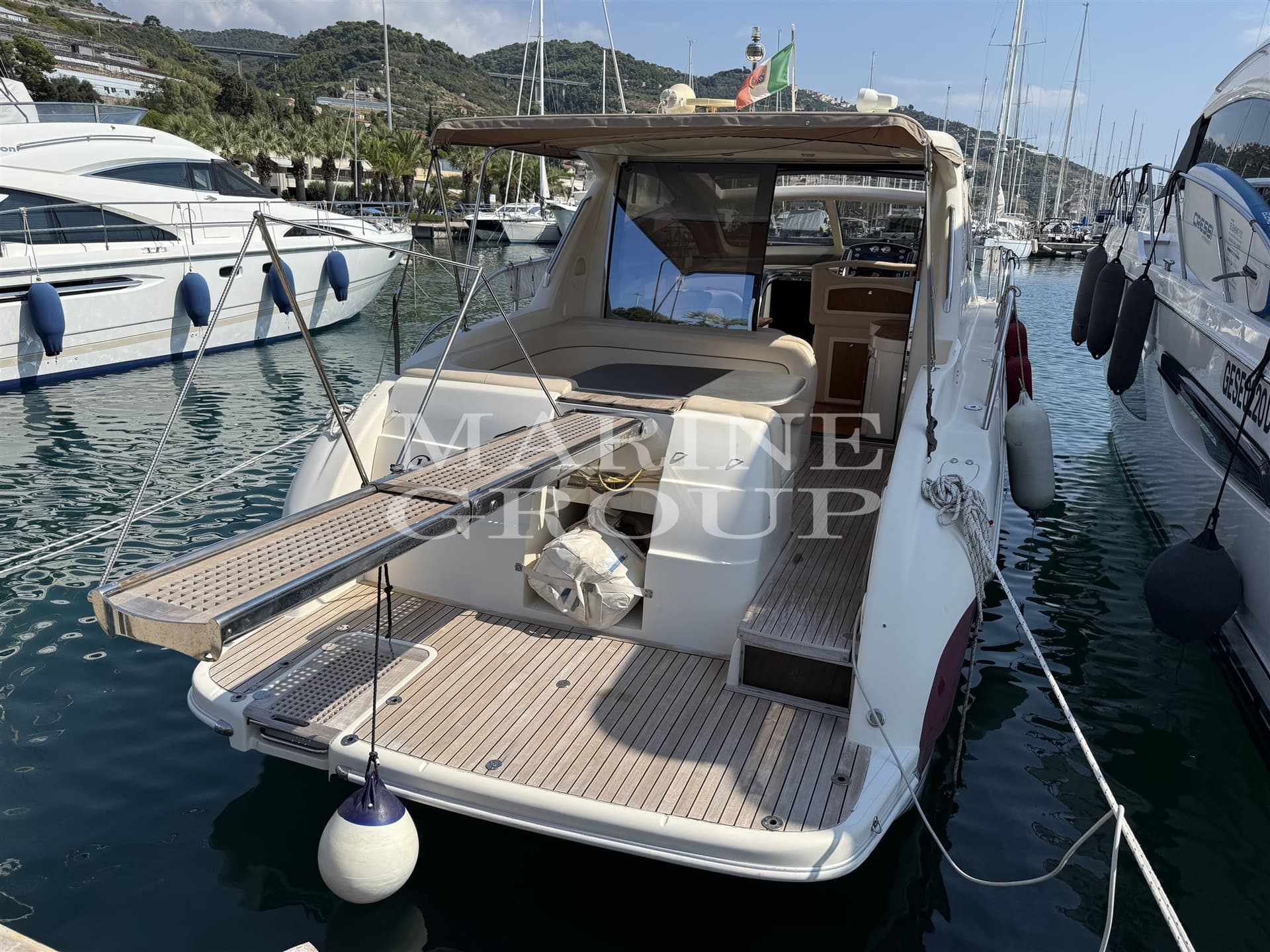 Airon Marine 4300 T-Top - Detail View 1 Airon Marine 4300 T-Top - Detail View 1