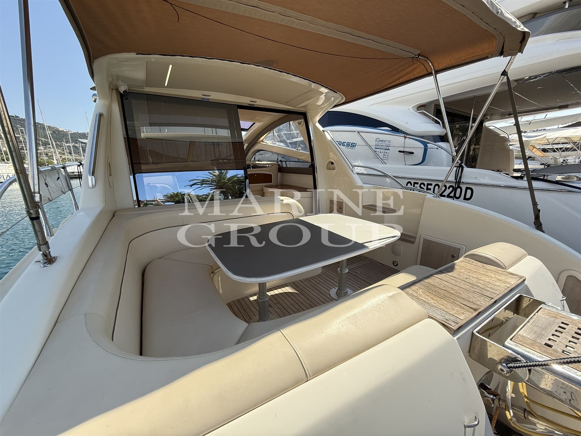 Airon Marine 4300 T-Top - Interior View Airon Marine 4300 T-Top - Interior View
