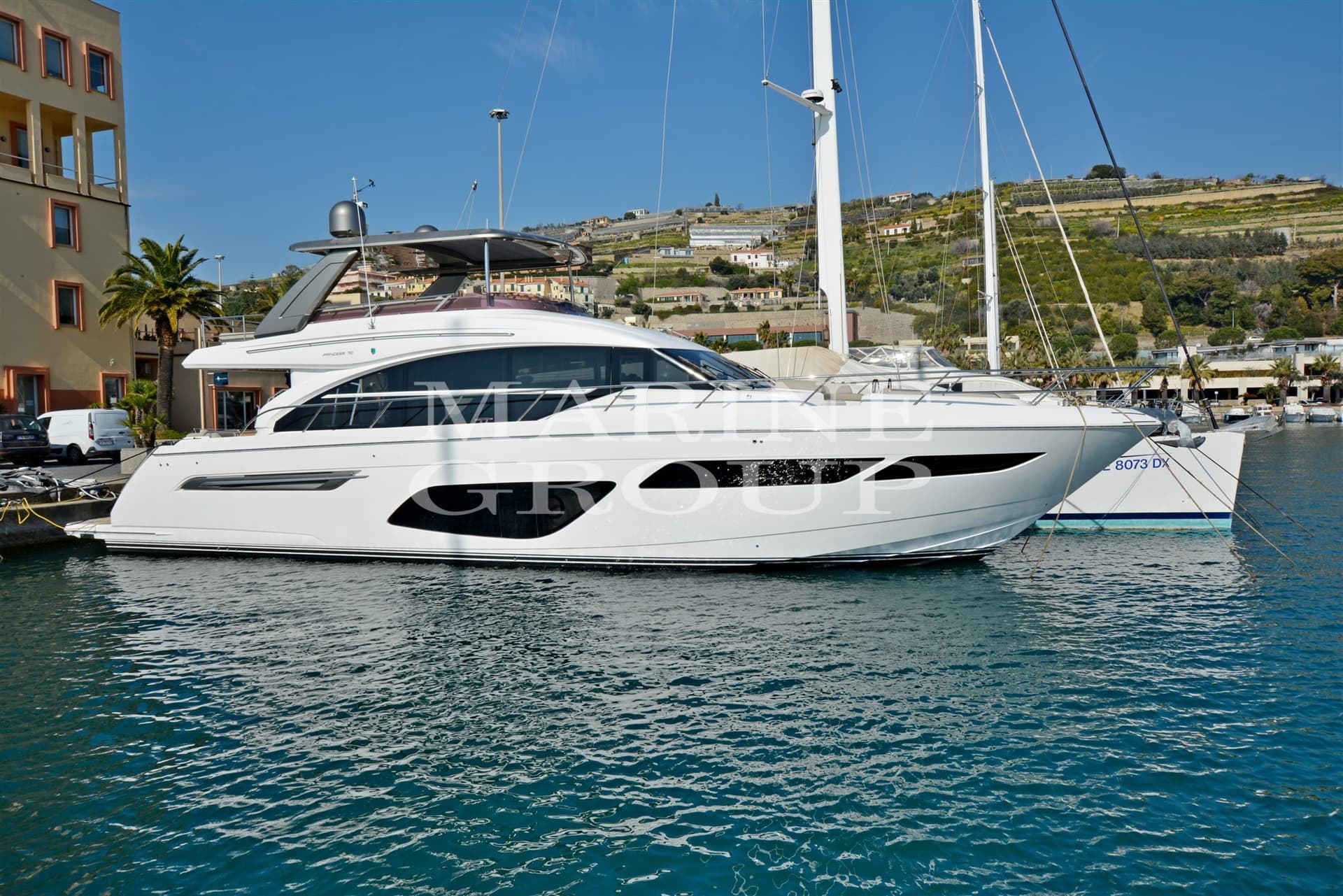 Princess Yachts F70 gebraucht - Detail 1