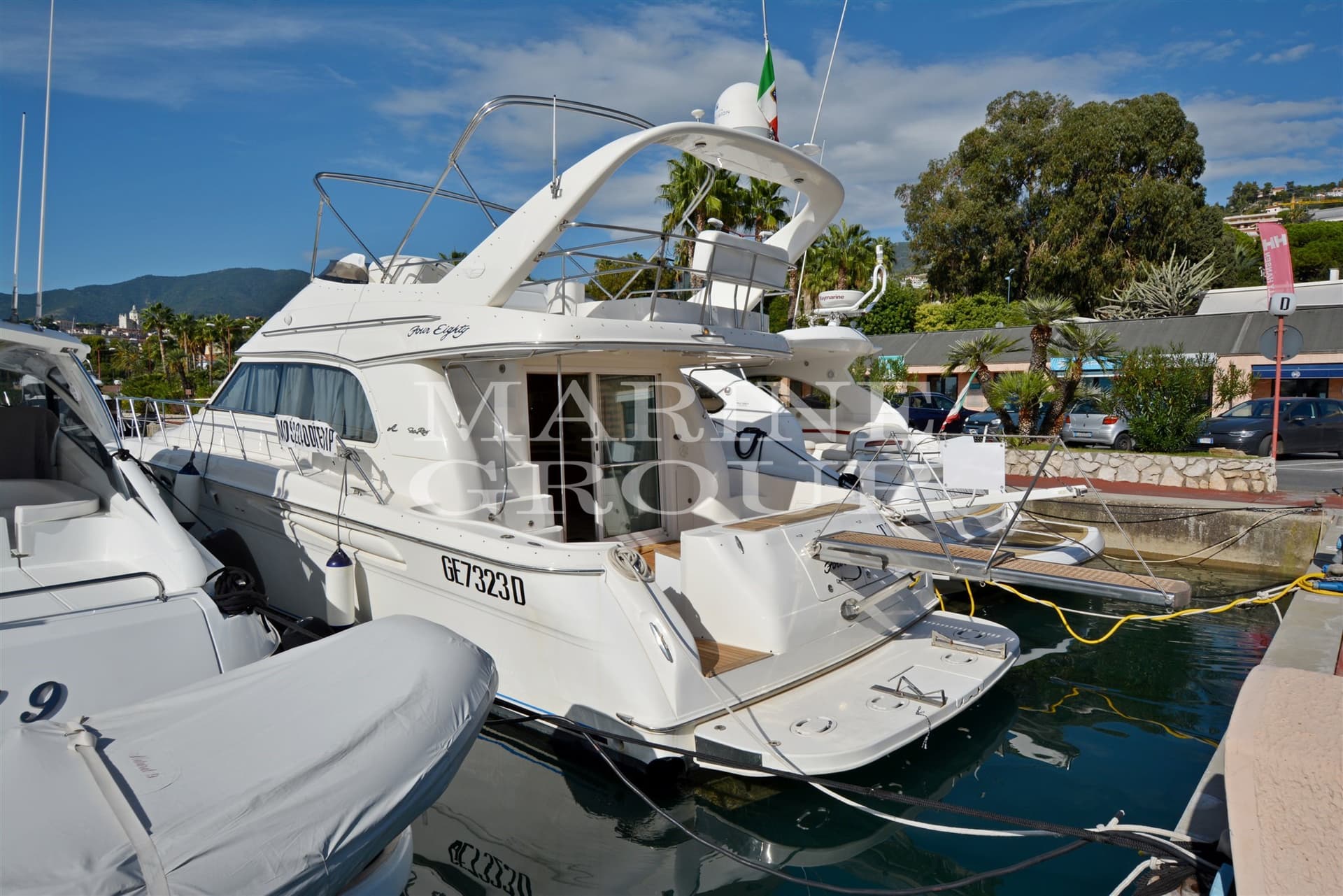 Sea Ray 480 Sedan Bridge - Detail View 1 Sea Ray 480 Sedan Bridge - Detail View 1