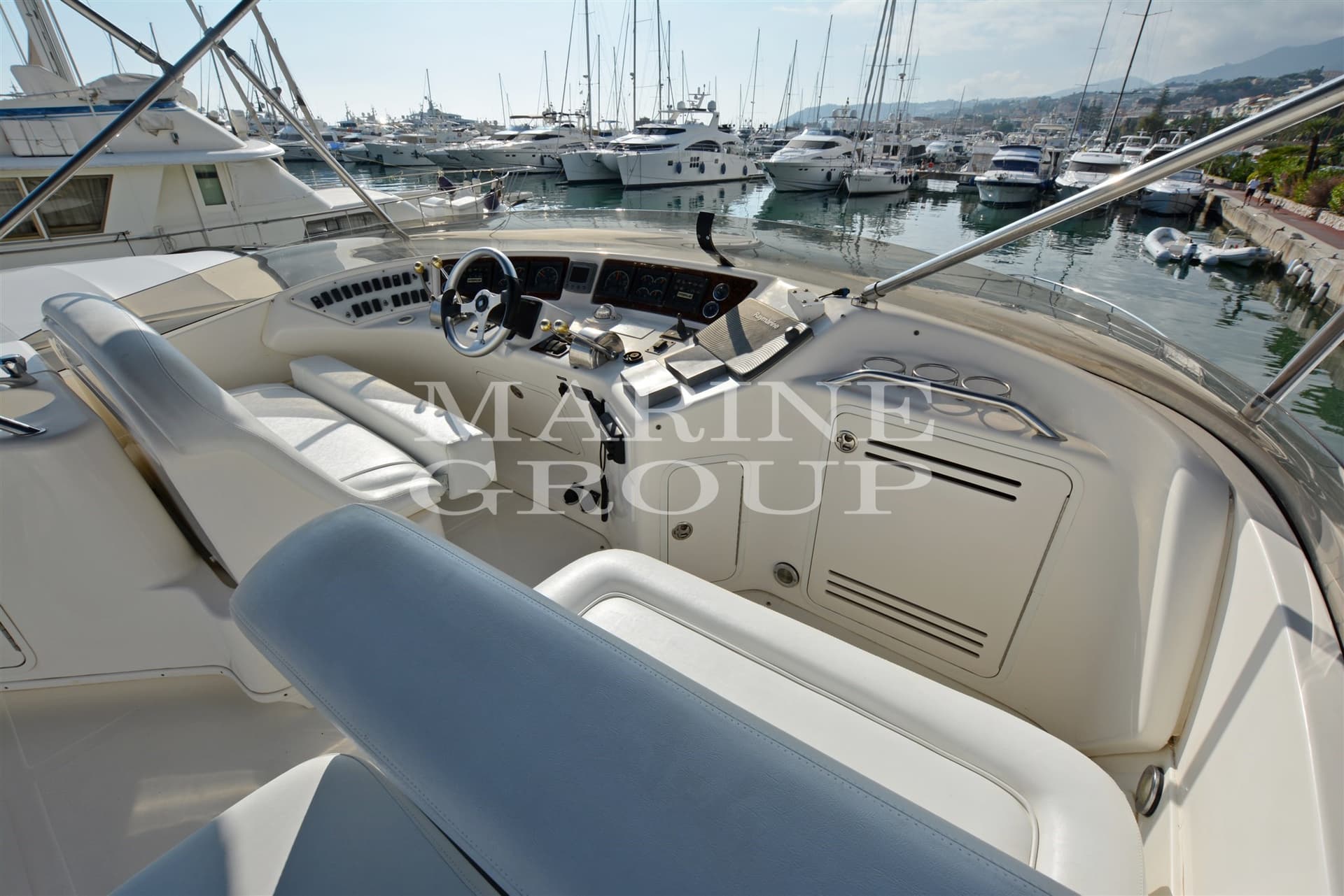 Sea Ray 480 Sedan Bridge usato - foto hero 9